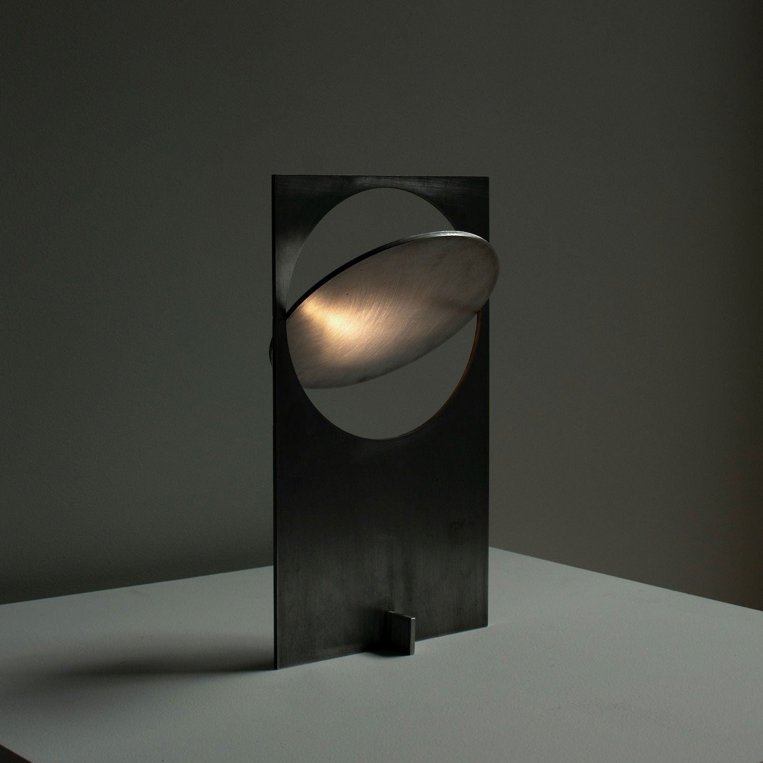 Terieriella Rotating Disc Table Lamp