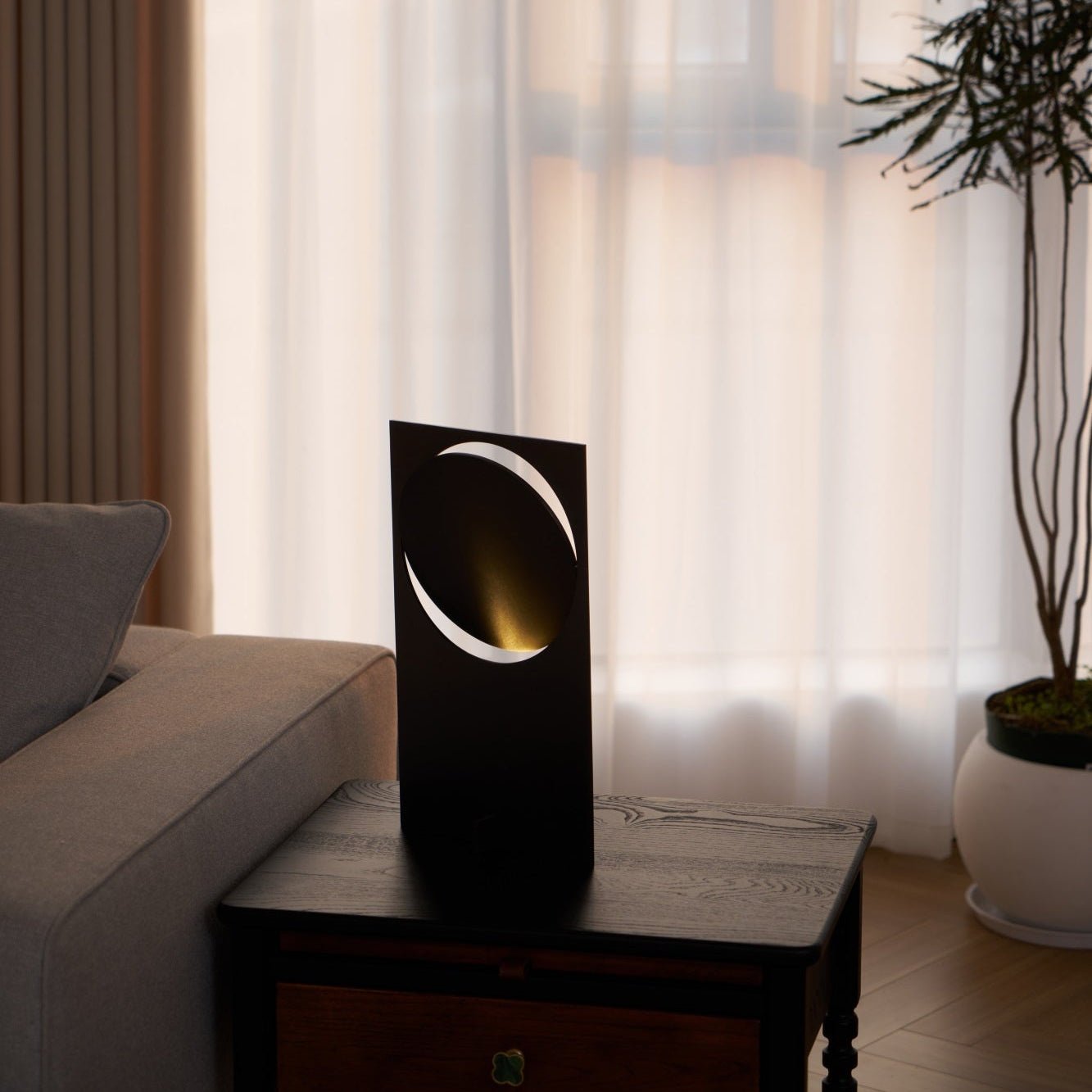 Terieriella Rotating Disc Table Lamp