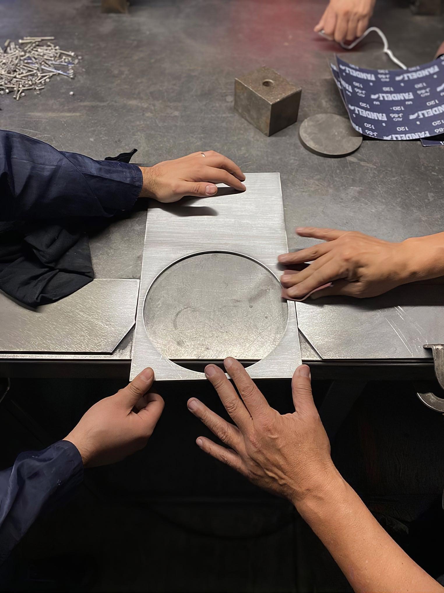 Terieriella Rotating Disc Table Lamp