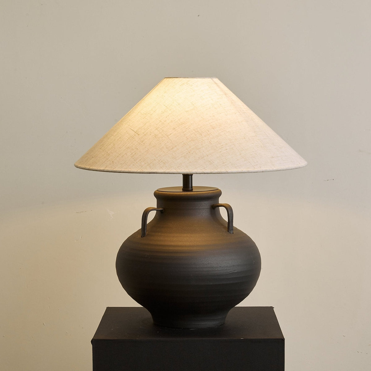 Clay Rustic Cone Jar Table Lamp