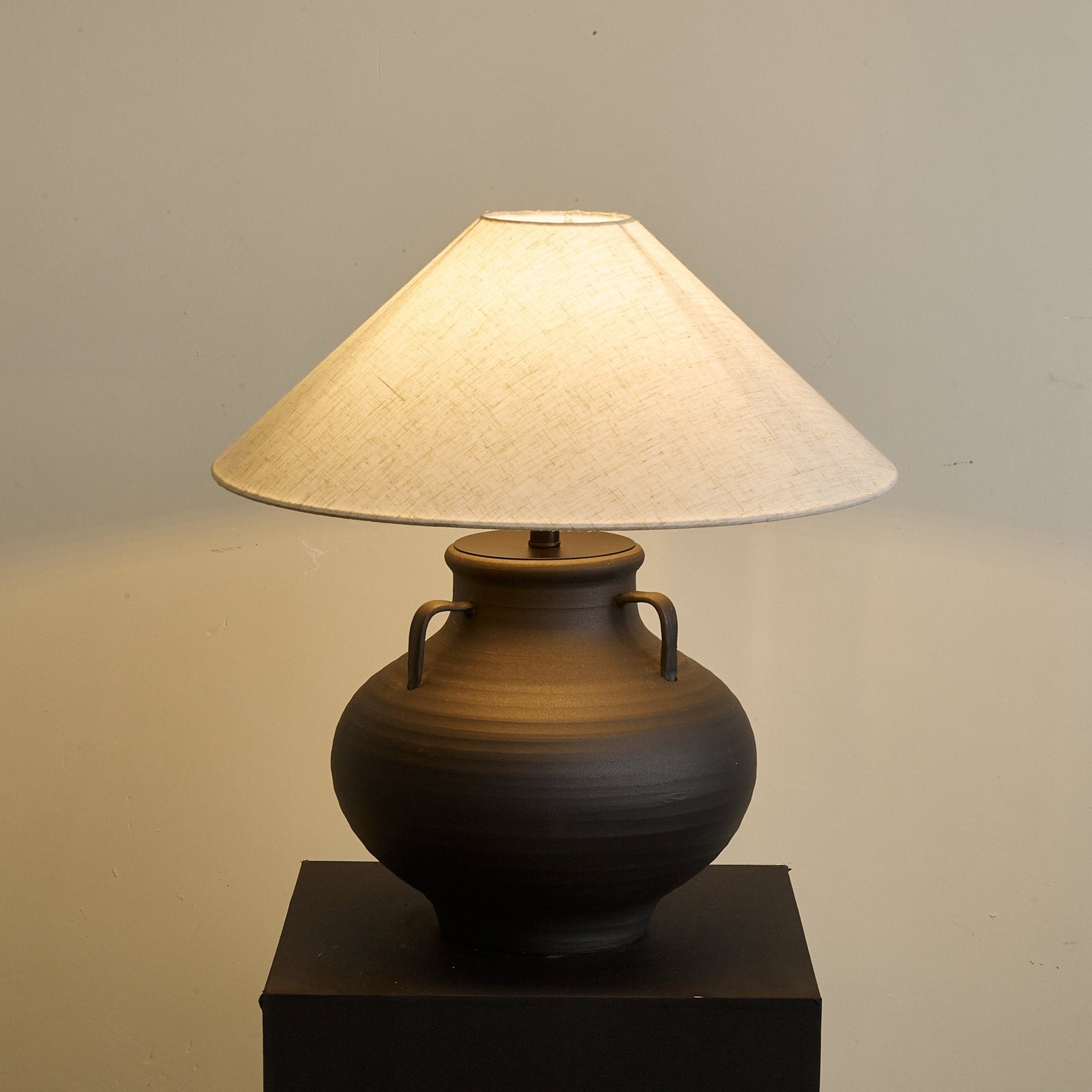 Clay Rustic Cone Jar Table Lamp