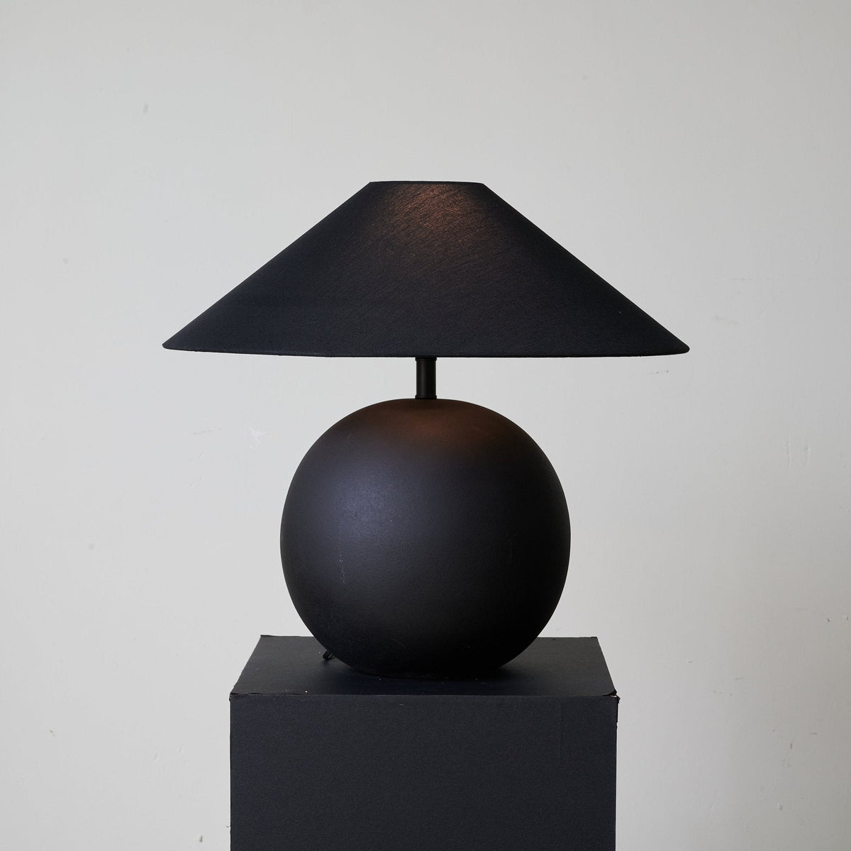 Elara Minimalist Ceramics Table Lamp