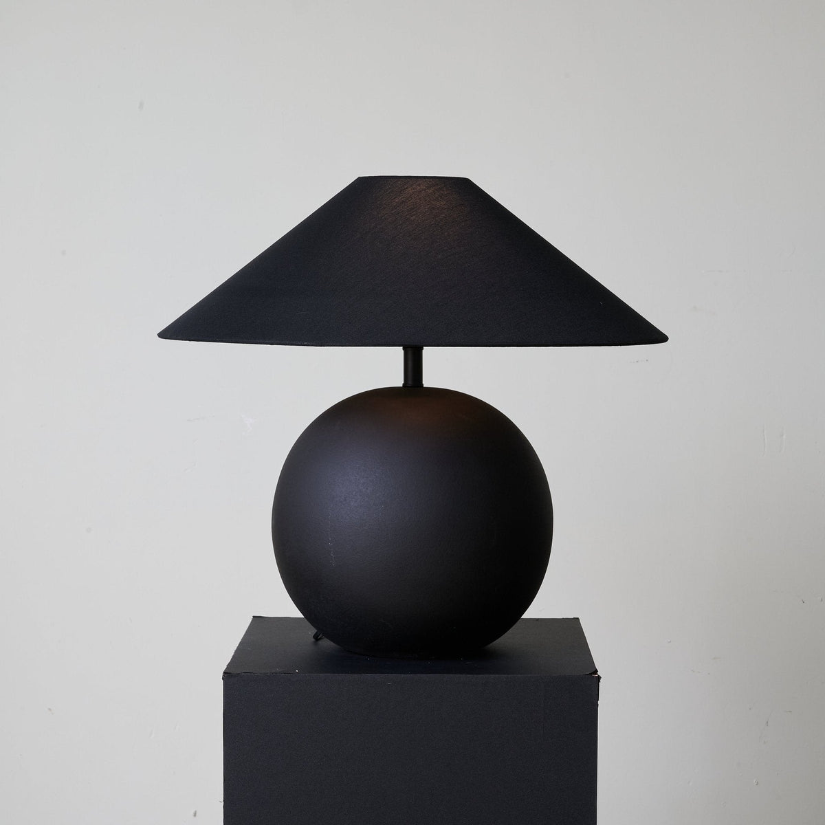 Elara Minimalist Ceramics Table Lamp