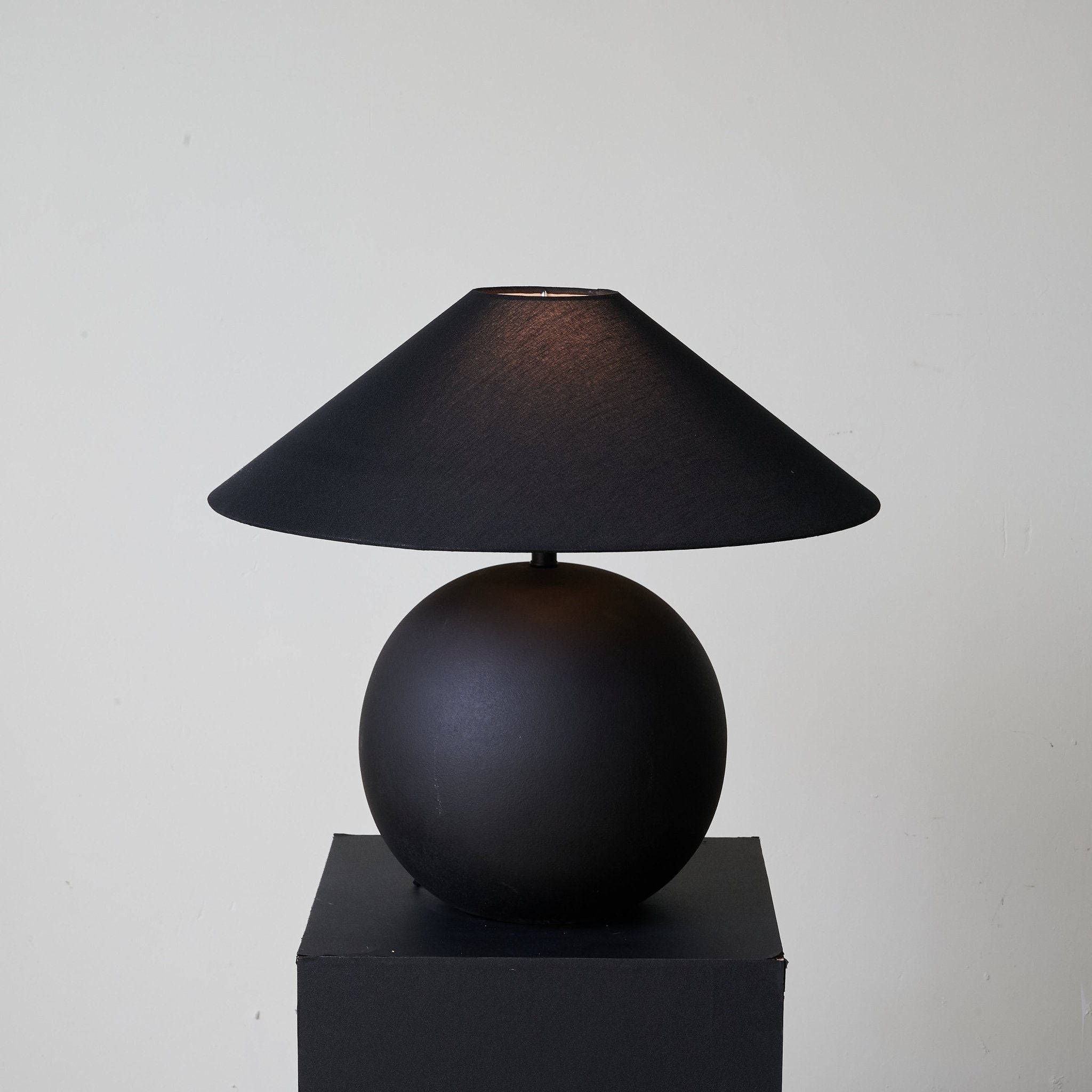 Elara Minimalist Ceramics Table Lamp