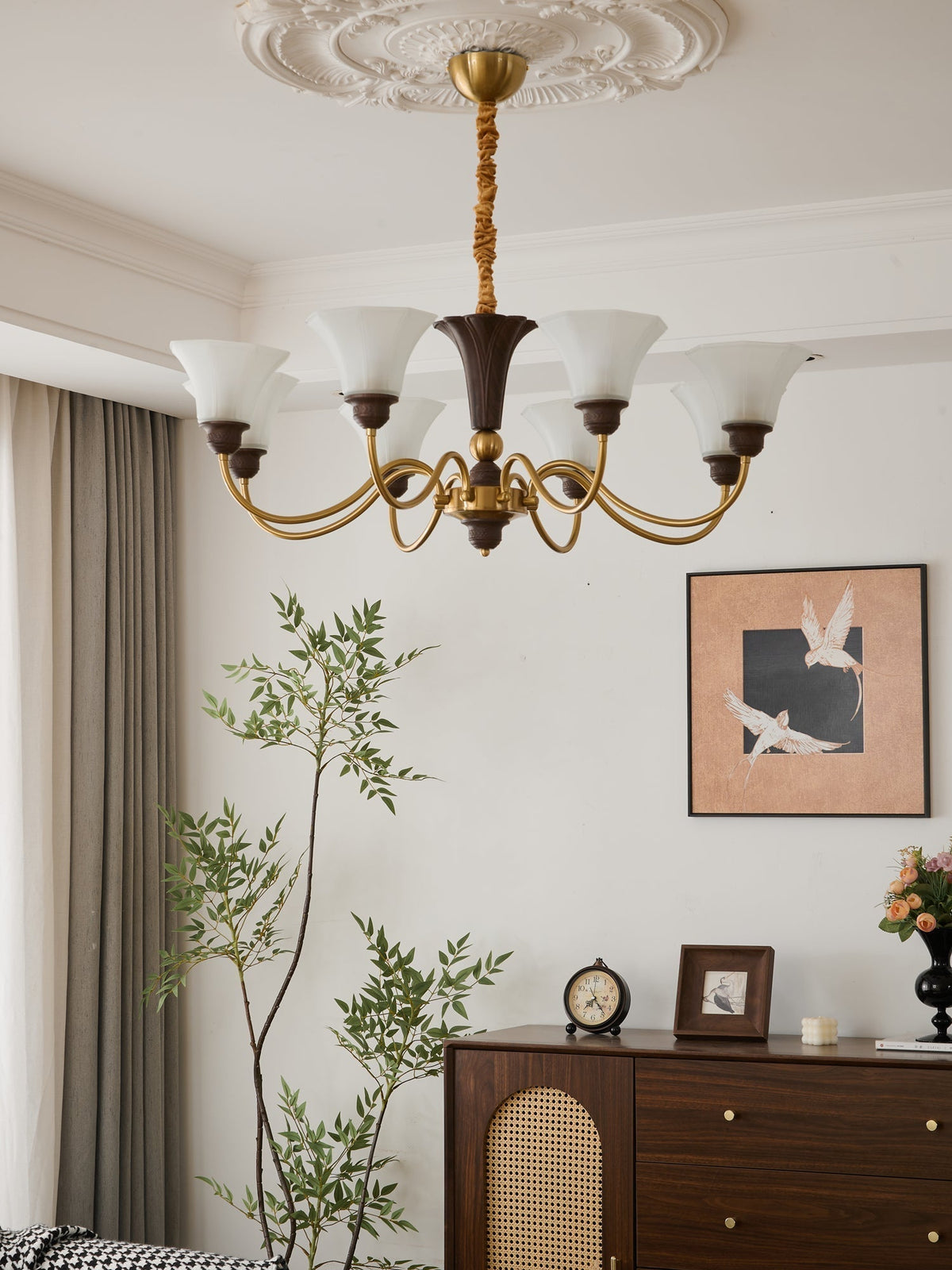 Ciphaen Traditional Elegance Vintage Wood Glass Chandelier