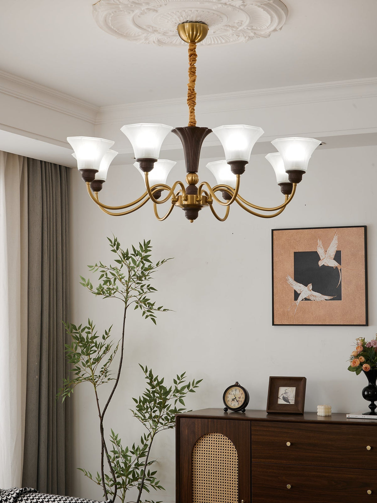 Ciphaen Traditional Elegance Vintage Wood Glass Chandelier
