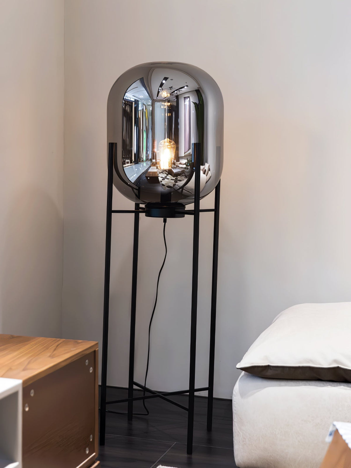 Liorivelia Glass Industrial Floor lamp