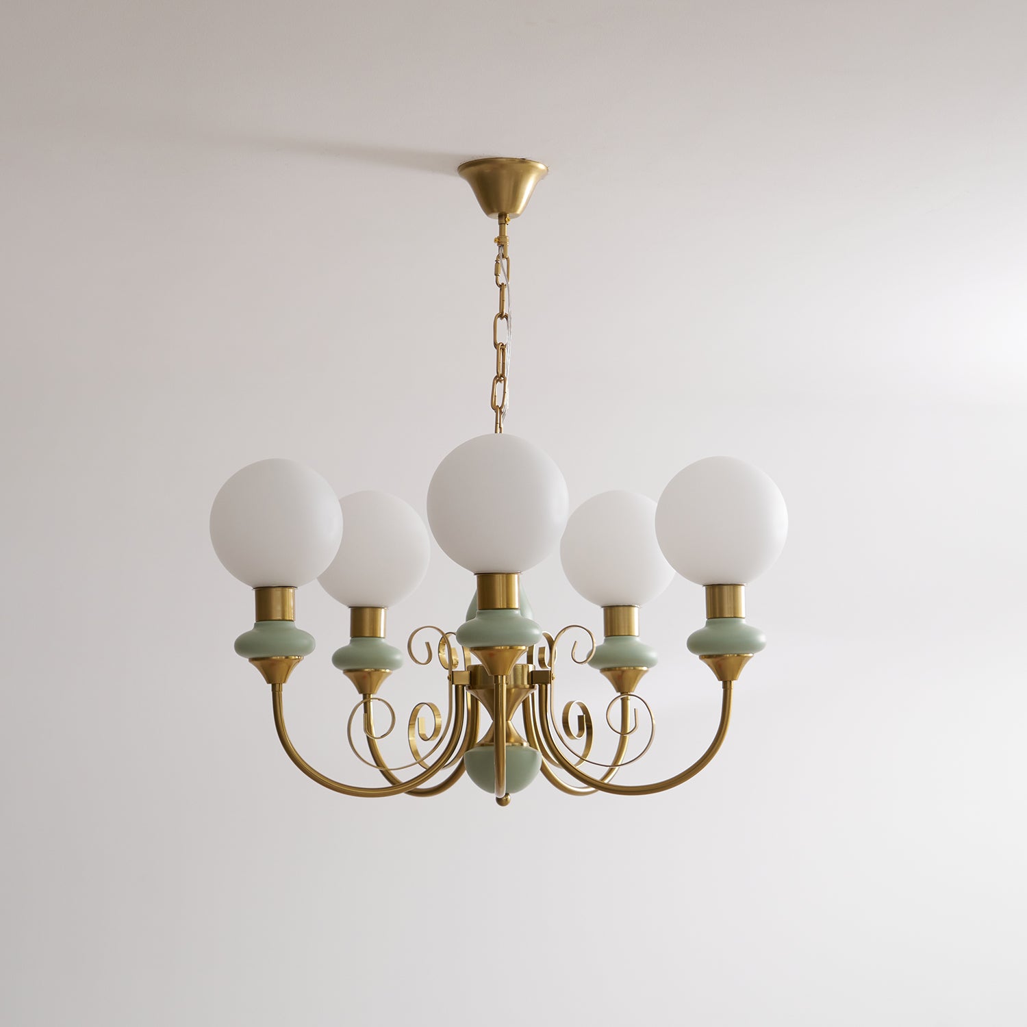Lustra Chandelier Green Shades Gold Curved Arms - Neutral Decor