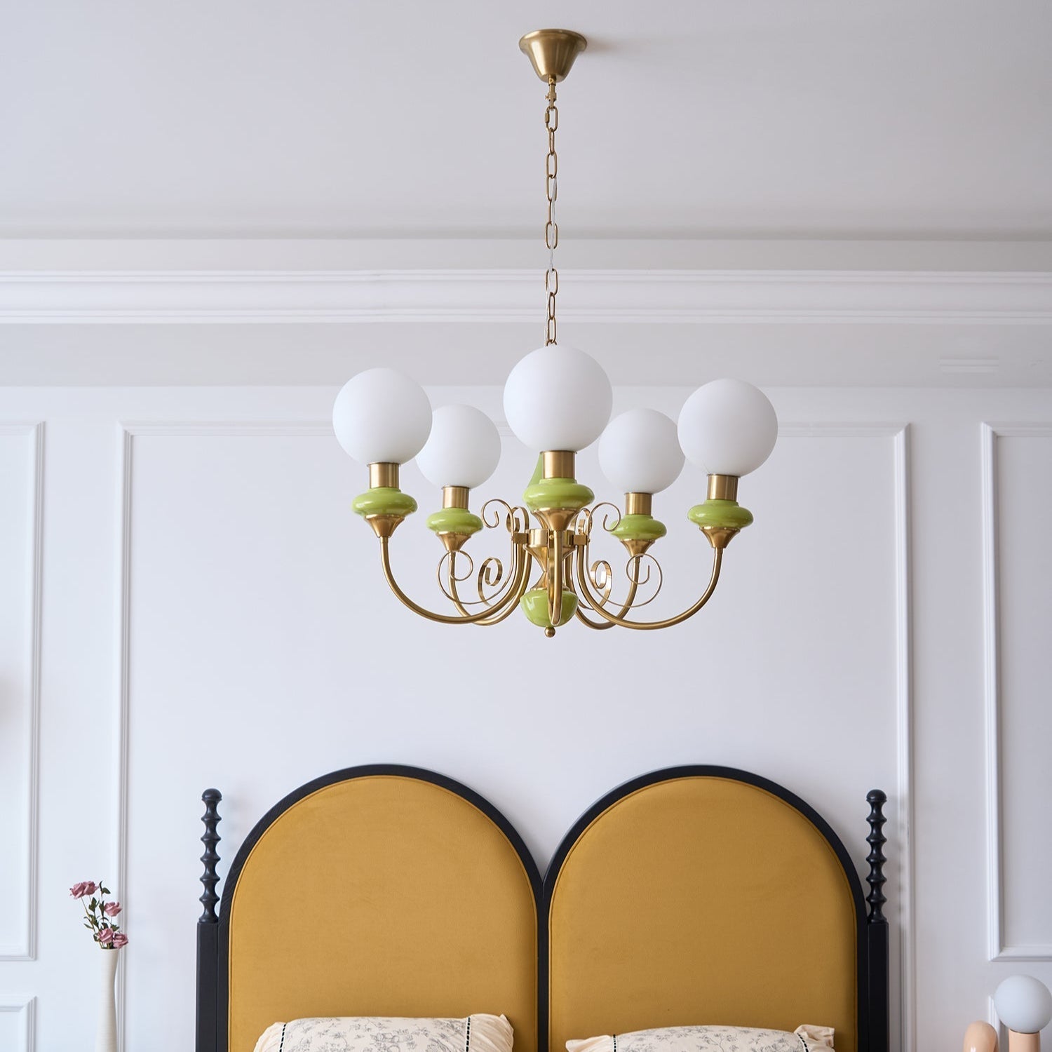 Lustra Chandelier Green Shades Gold Curved Arms - Neutral Decor