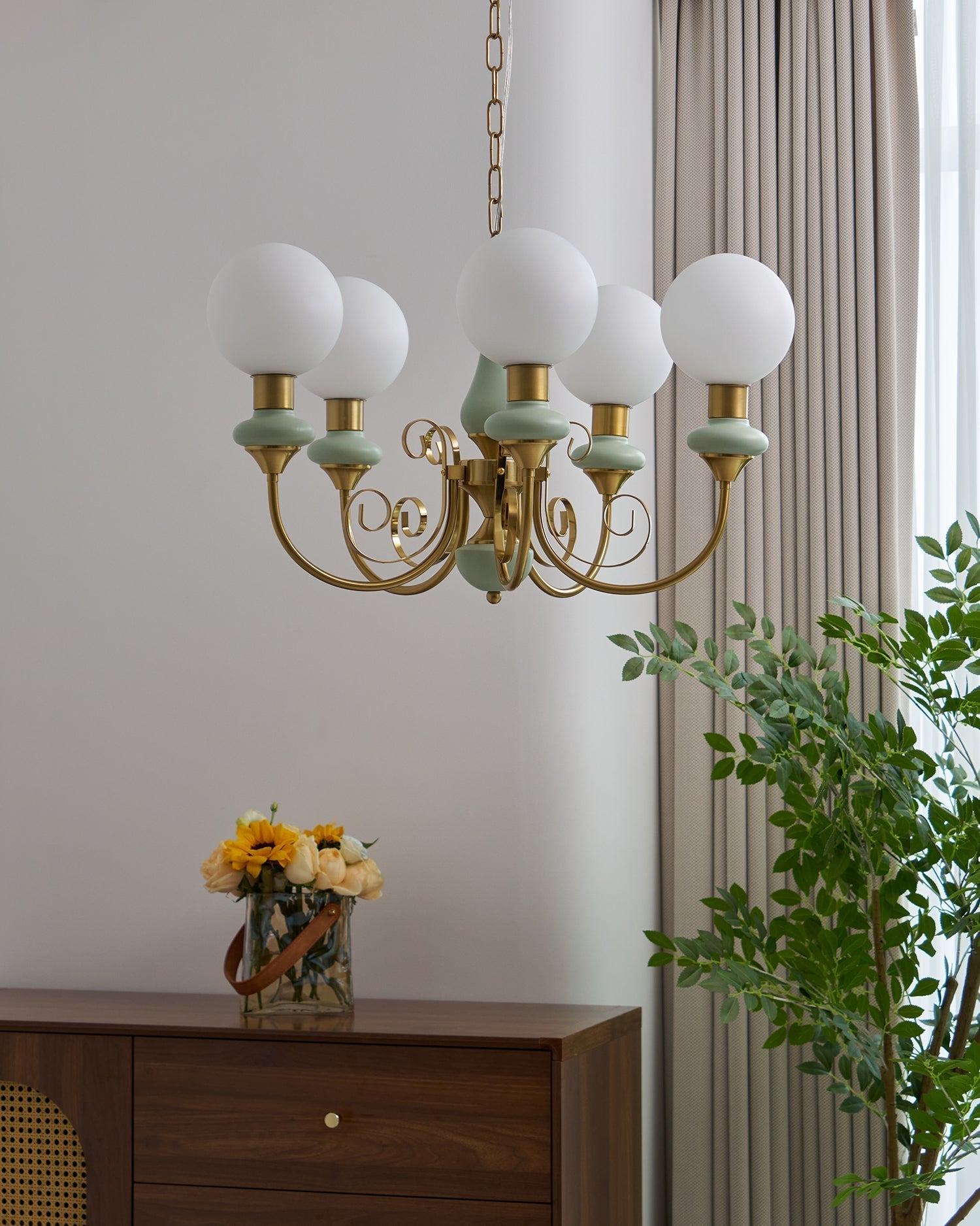 Lustra Chandelier Green Shades Gold Curved Arms - Neutral Decor