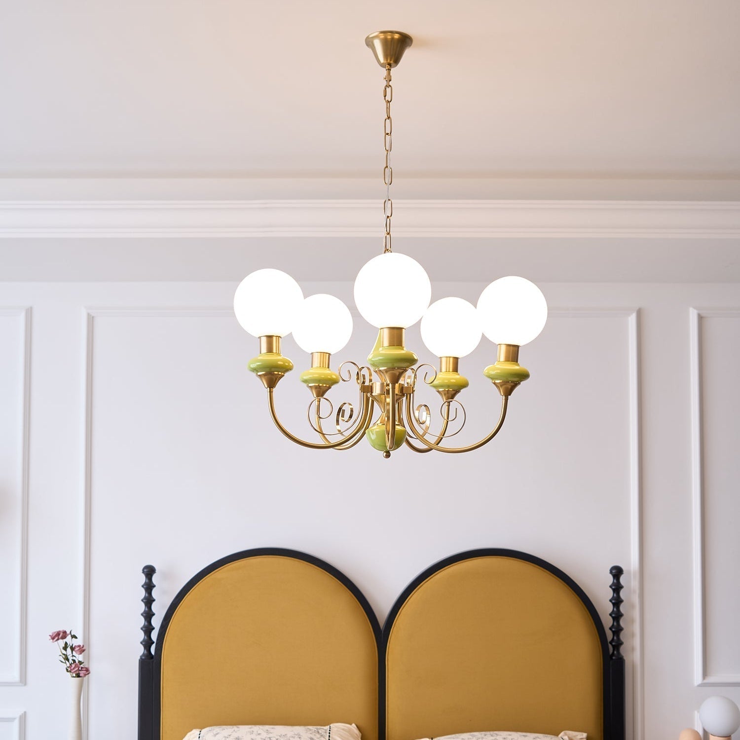 Lustra Chandelier Green Shades Gold Curved Arms - Neutral Decor