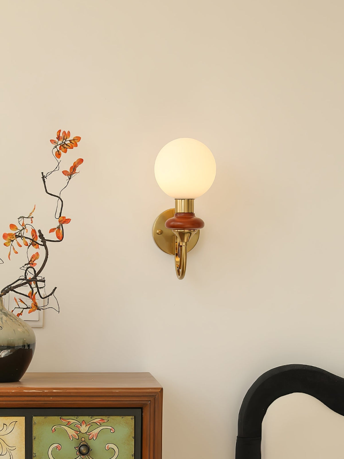 Whirl Chic Plug-in Wall Lamp