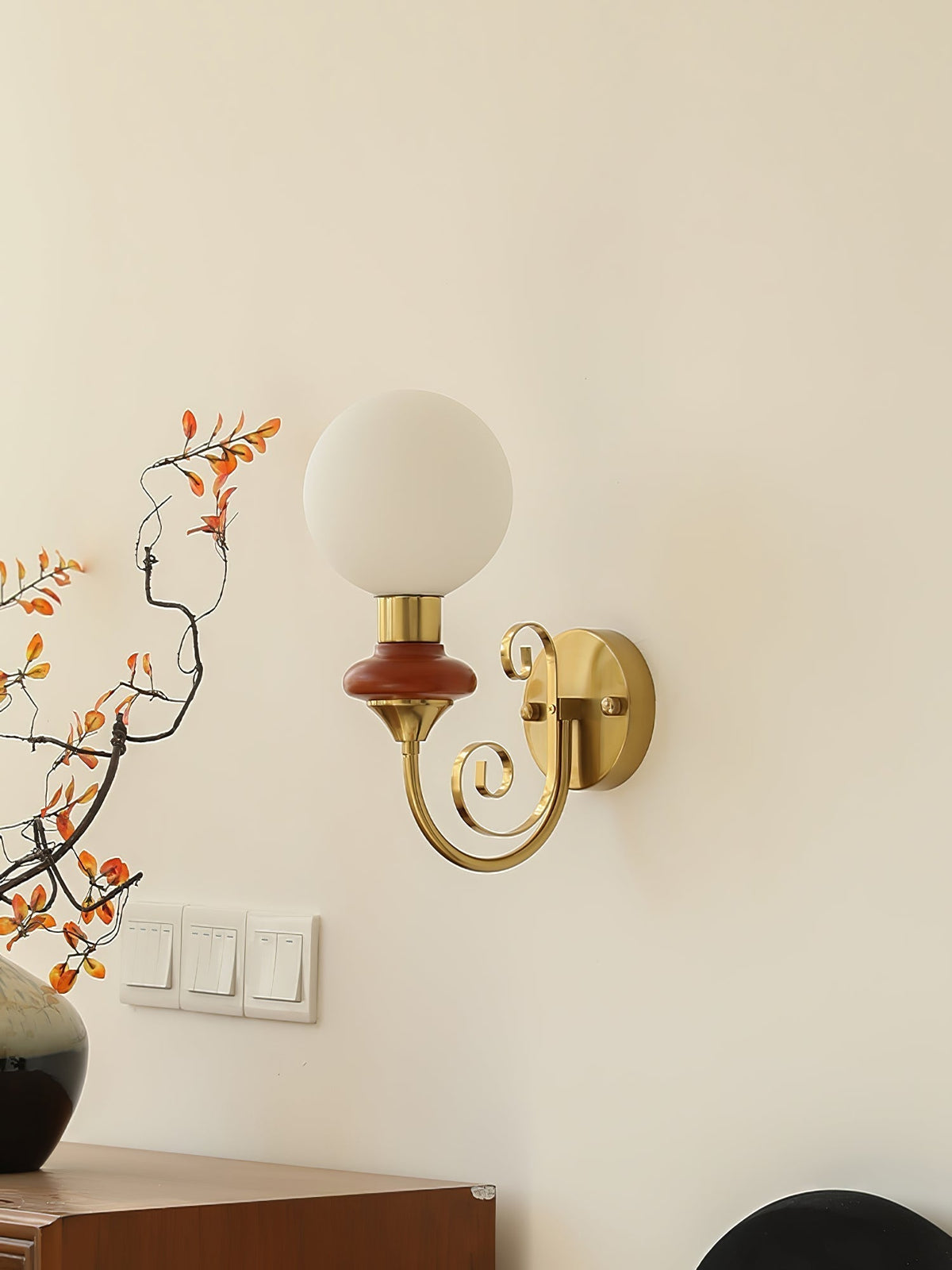 Whirl Chic Plug-in Wall Lamp