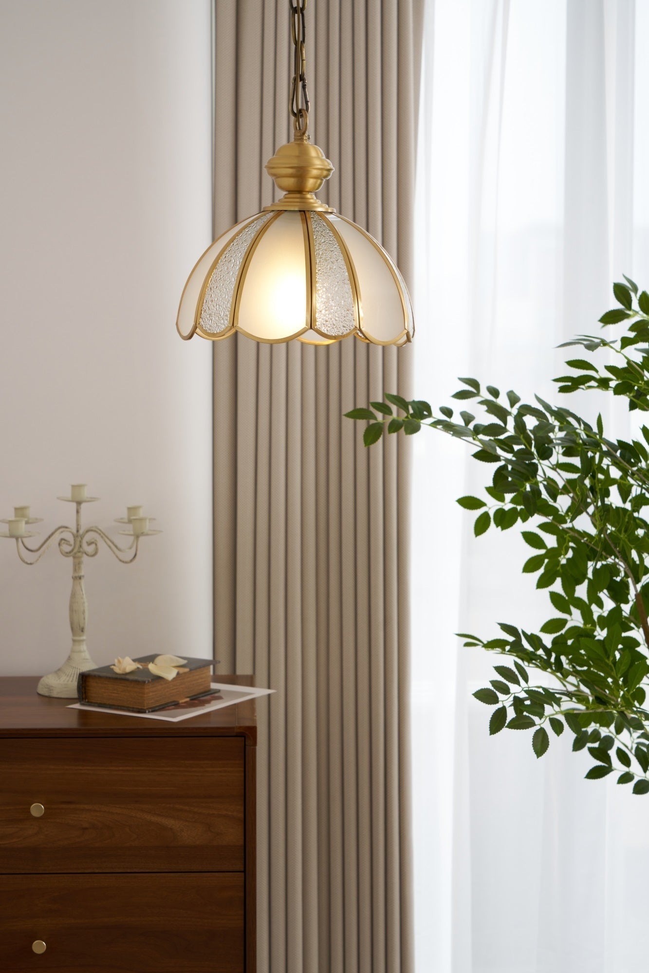 Lunell Traditional Art Brass Glass Pendant Light