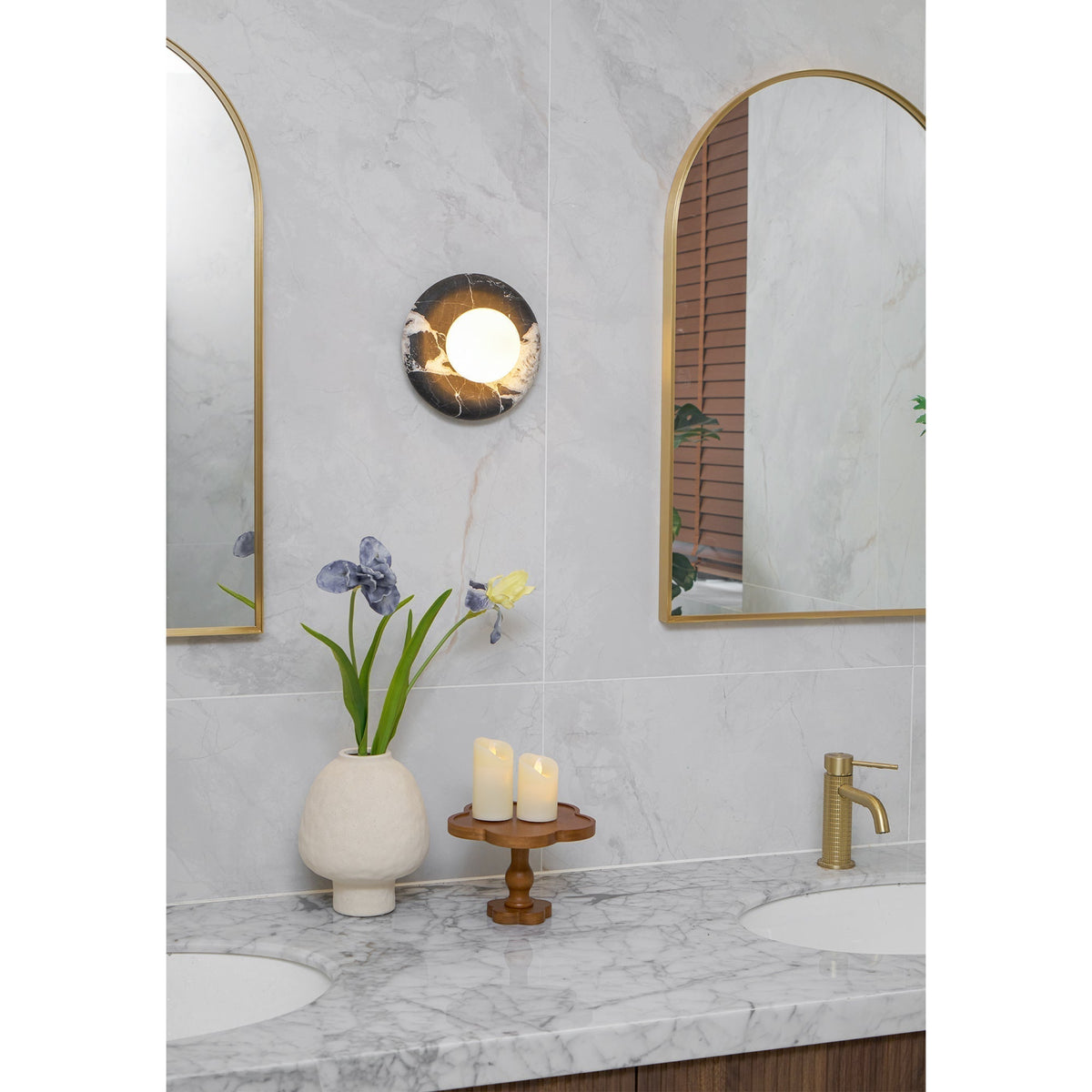 Uvinos Wall Lamp