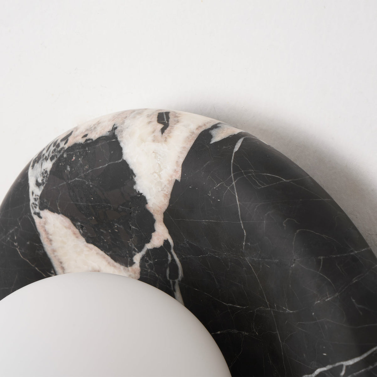 Uvinos Wall Lamp