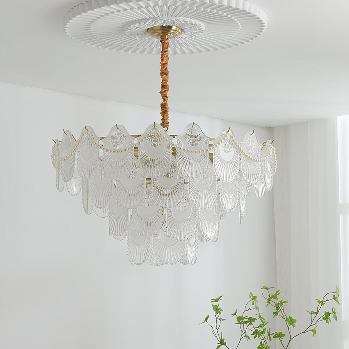 Liorelelle Chandelier Pearl Glass Shell