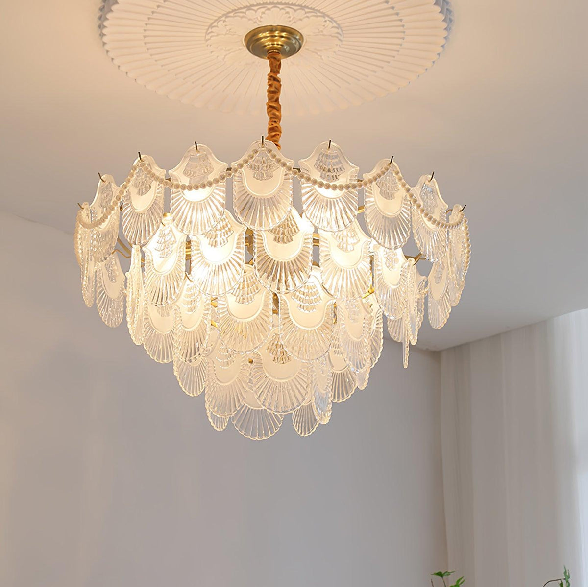 Liorelelle Chandelier Pearl Glass Shell