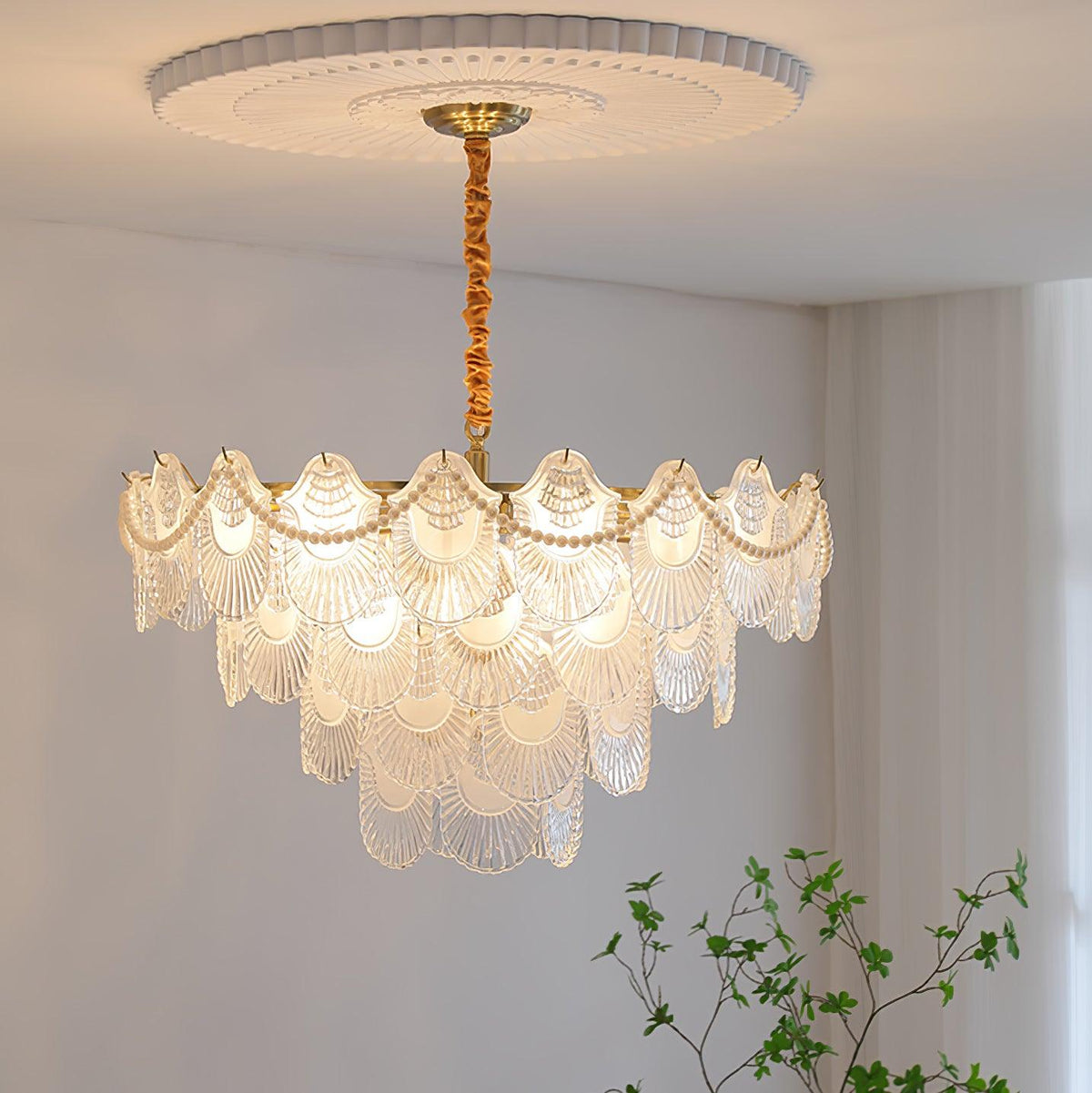 Liorelelle Chandelier Pearl Glass Shell