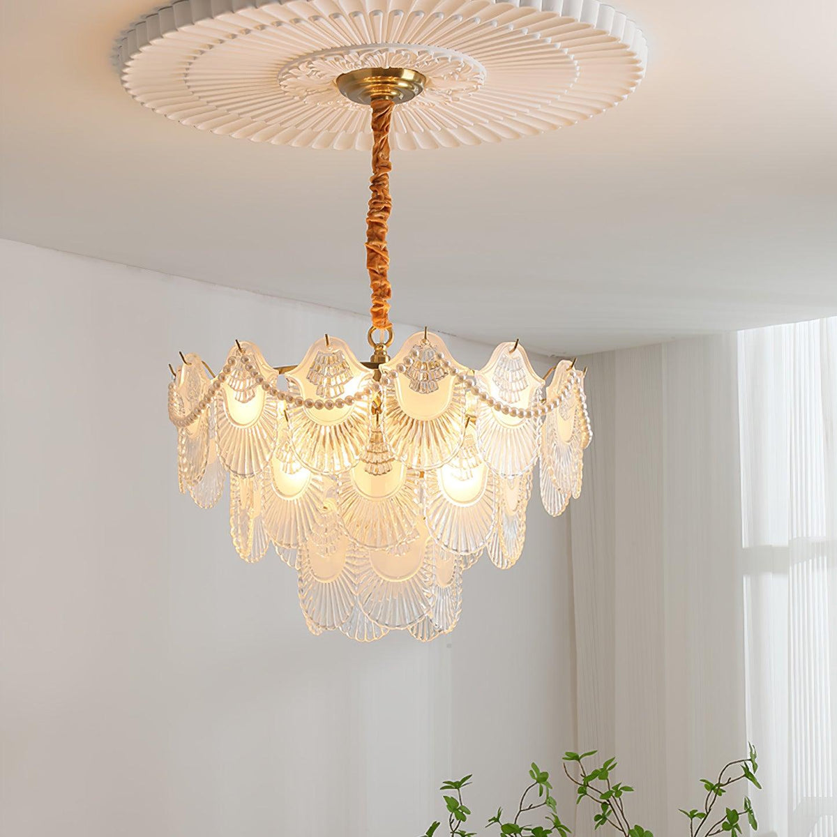Liorelelle Chandelier Pearl Glass Shell