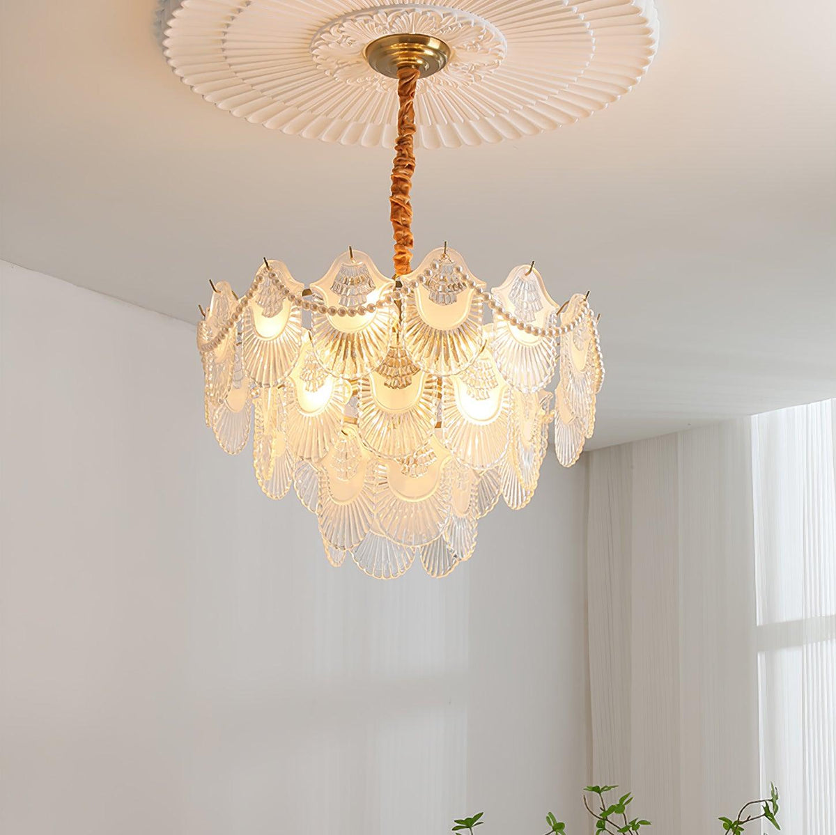 Liorelelle Chandelier Pearl Glass Shell