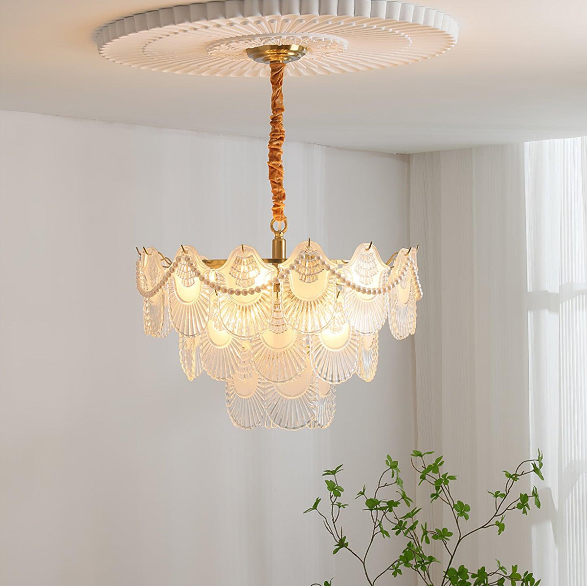 Liorelelle Chandelier Pearl Glass Shell