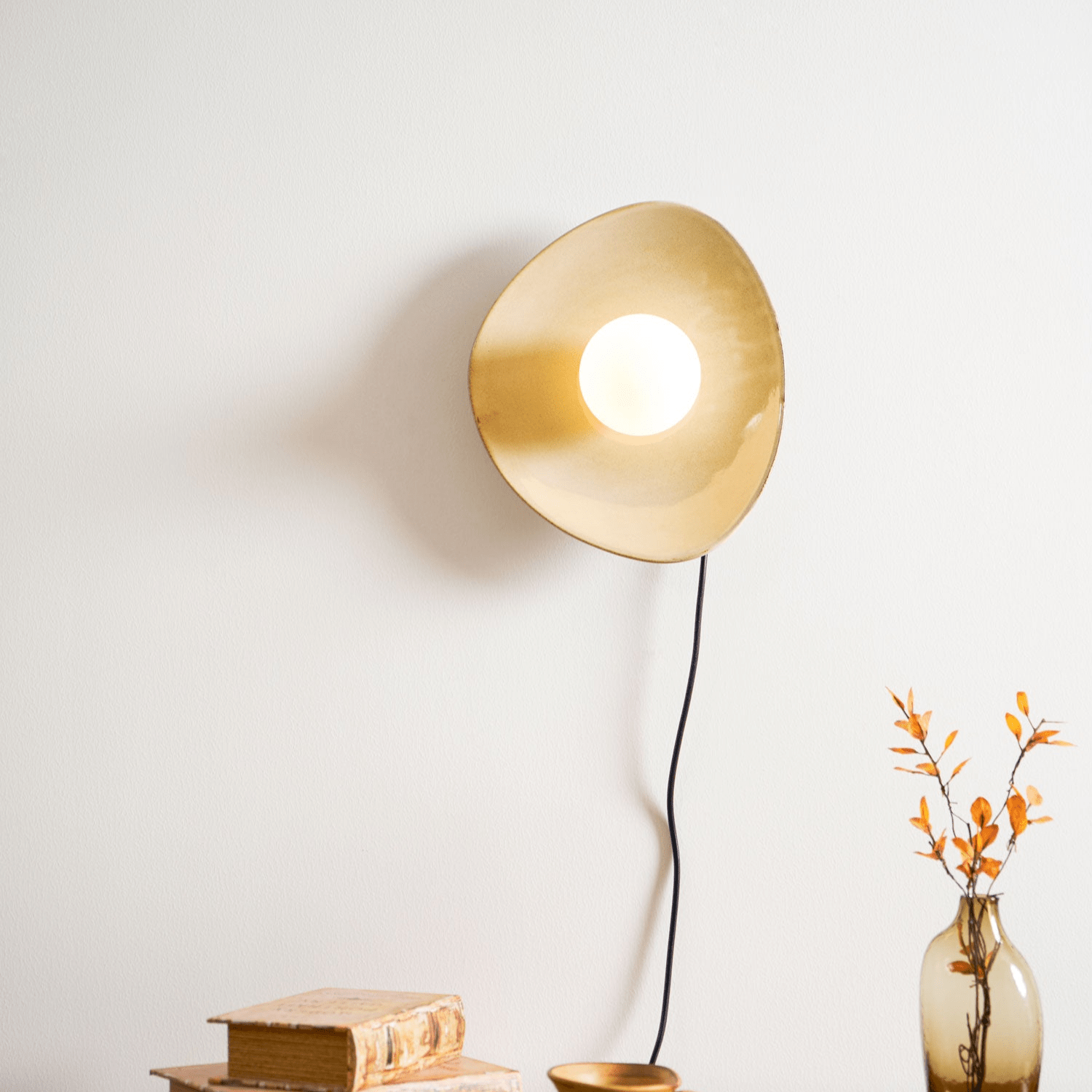 Lioruiella Pebble Disc Plug-in Ceramics Glass Wall Light