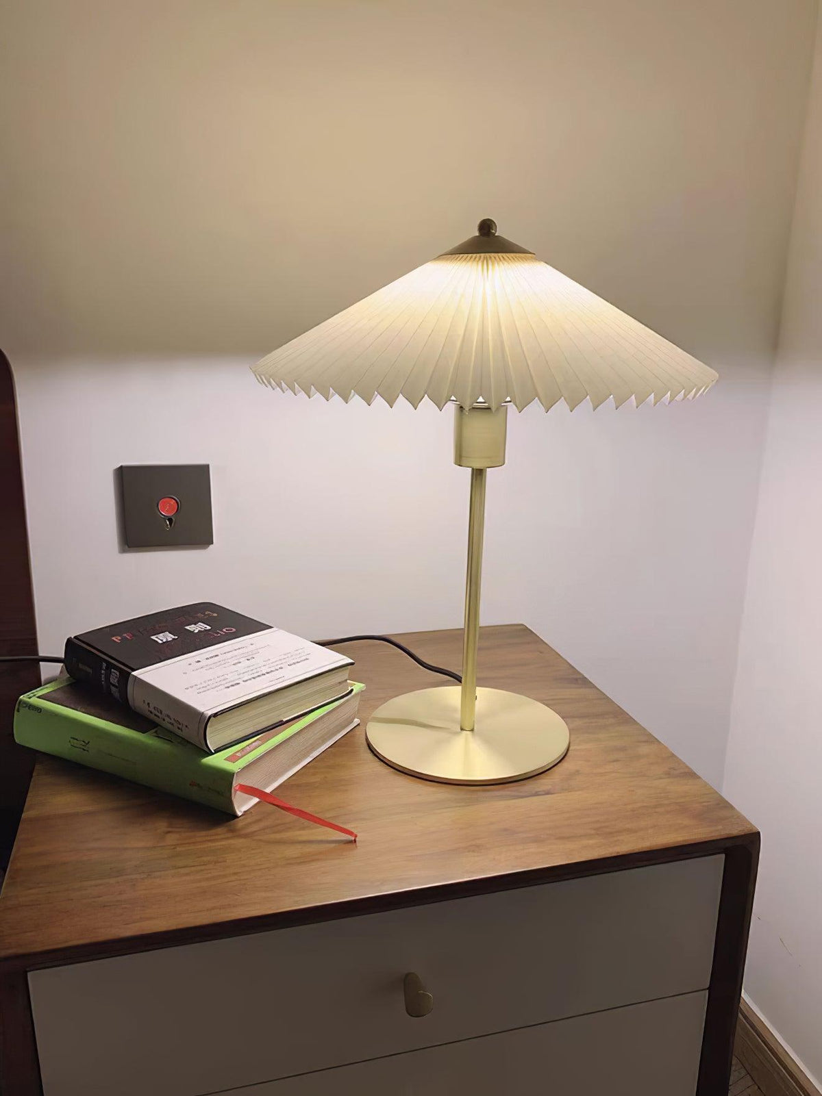 Camirir Pleated Umbrella Table Lamp