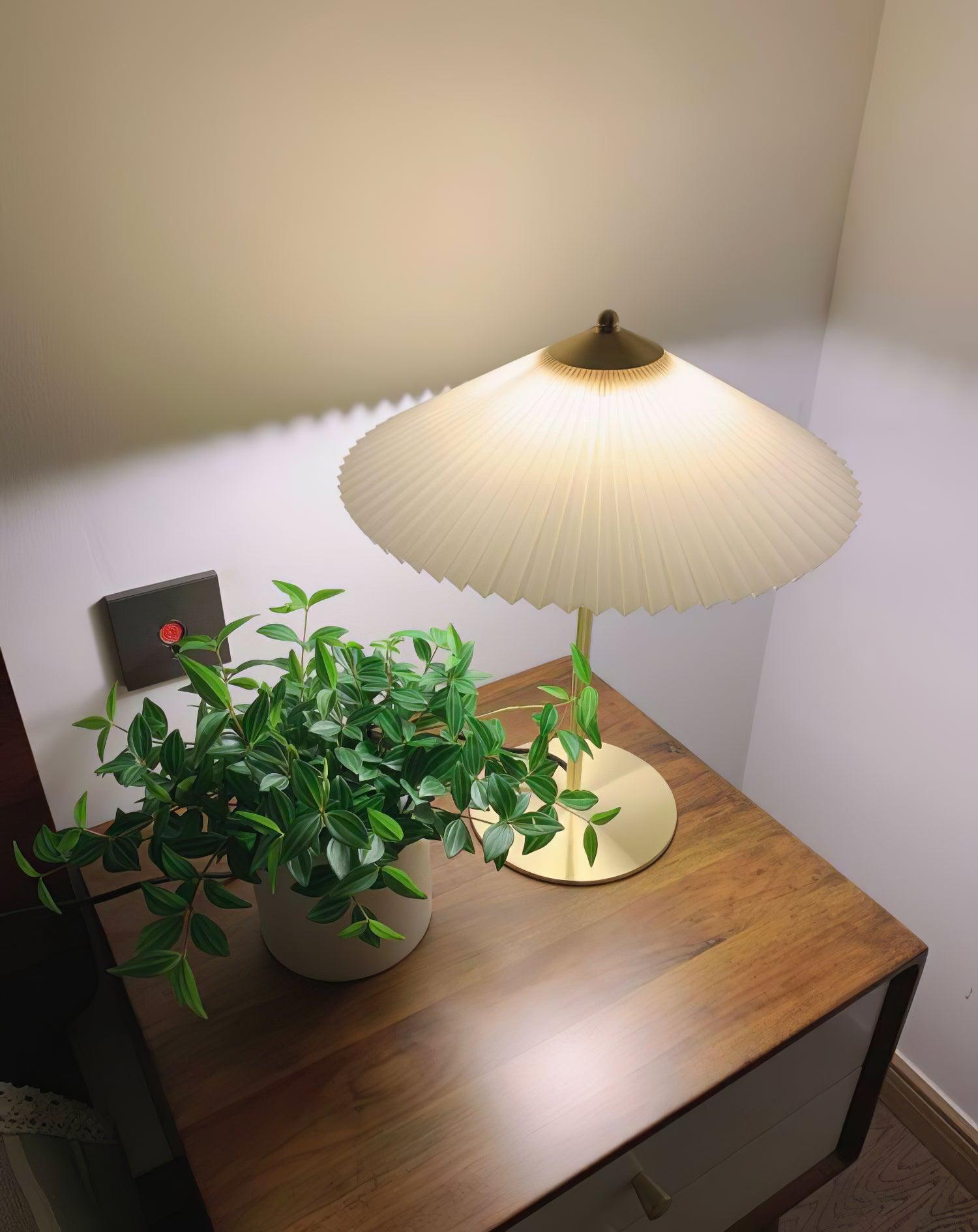 Camirir Pleated Umbrella Table Lamp