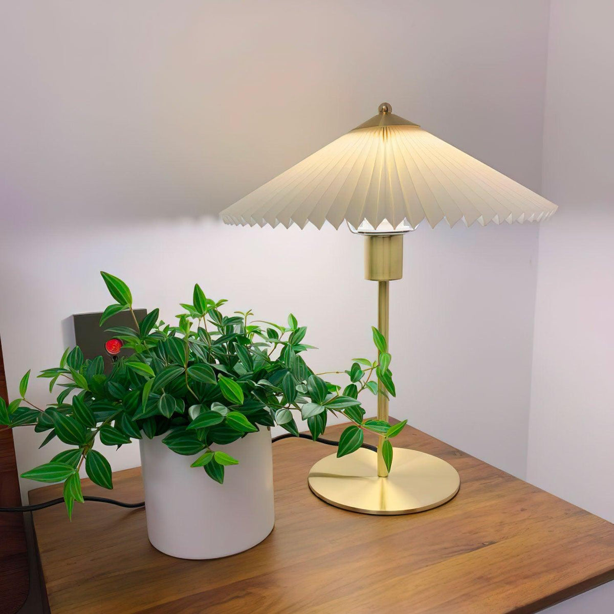 Camirir Pleated Umbrella Table Lamp