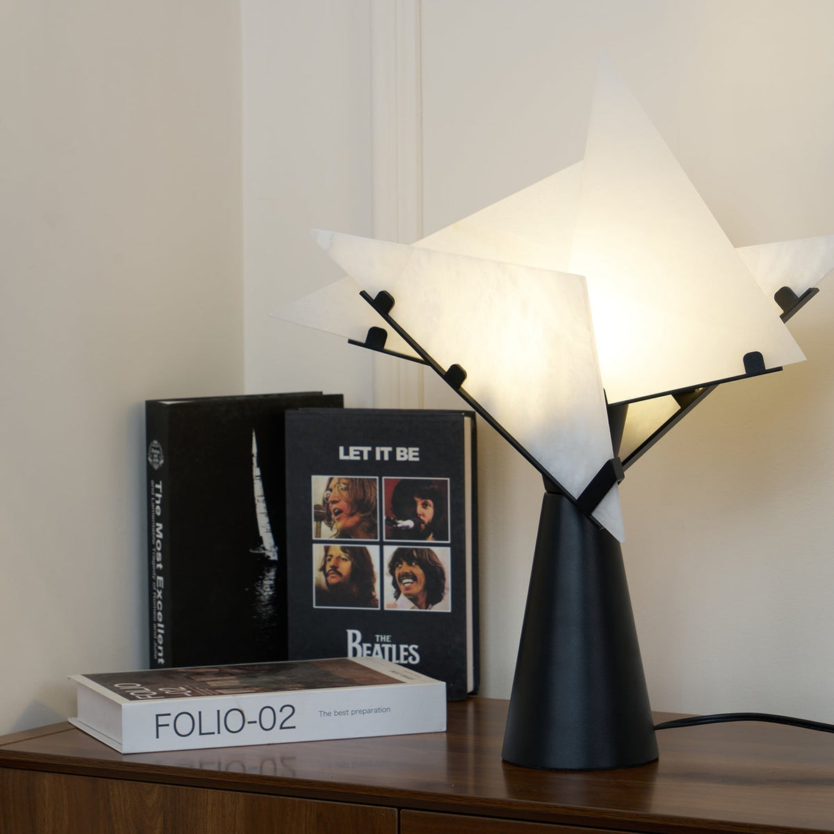 Aursilion Star Alabaster Table Lamp