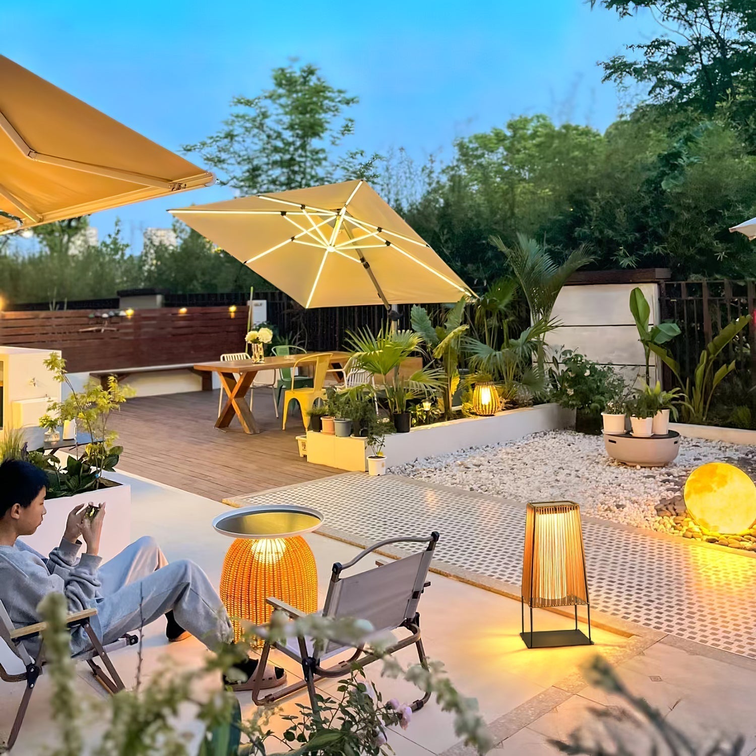 Aru Modern Outdoor Light