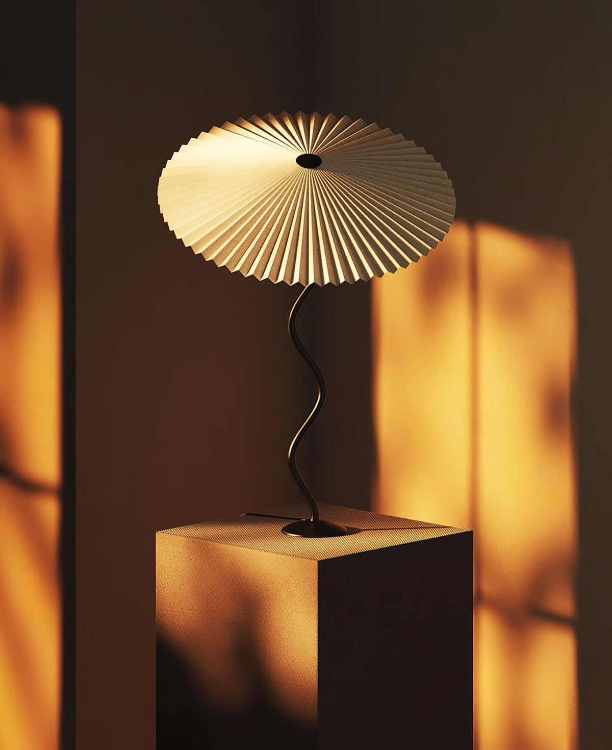 Krenis Fabric Artistic Table Lamp