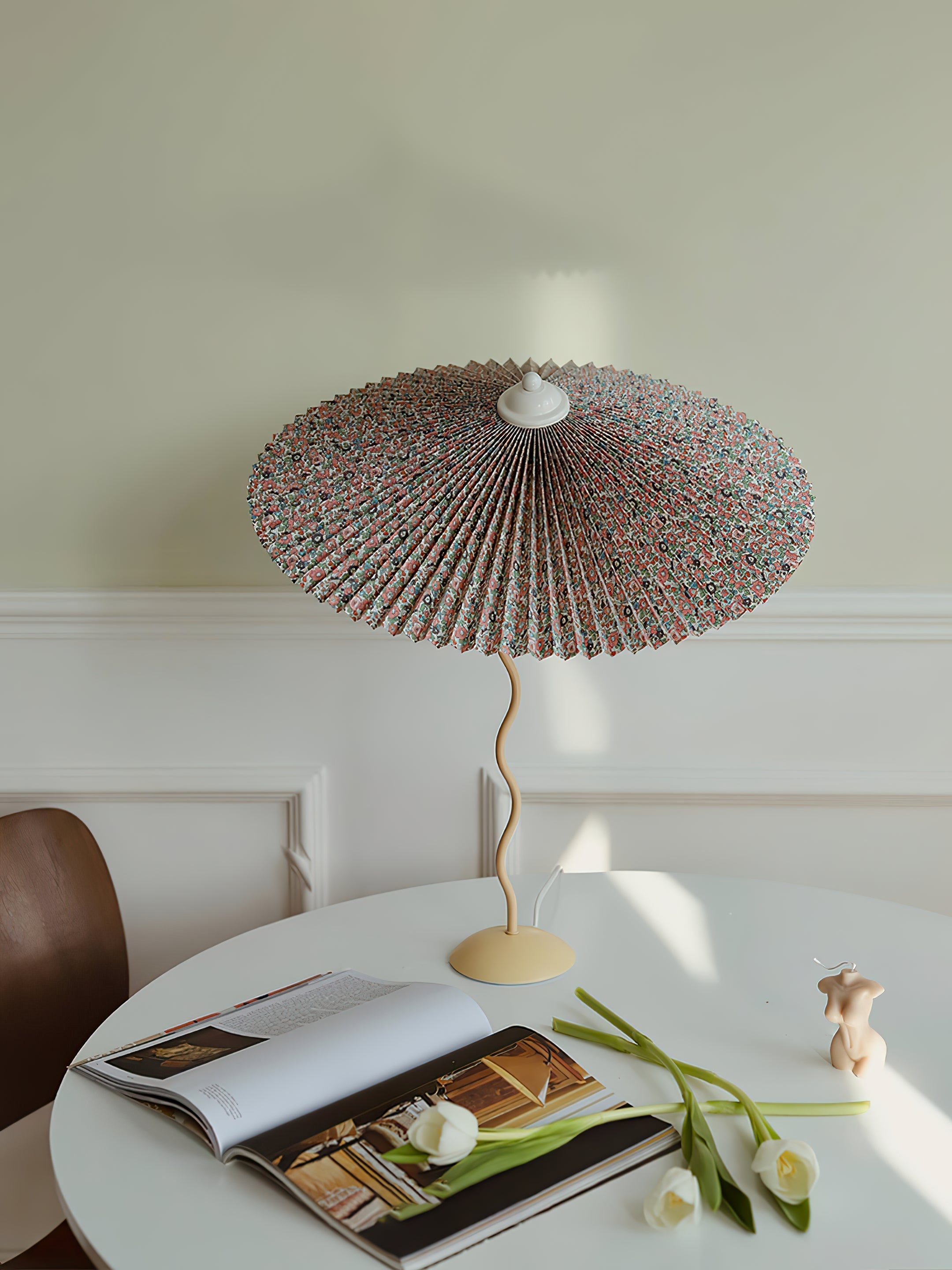 Krenis Fabric Artistic Table Lamp