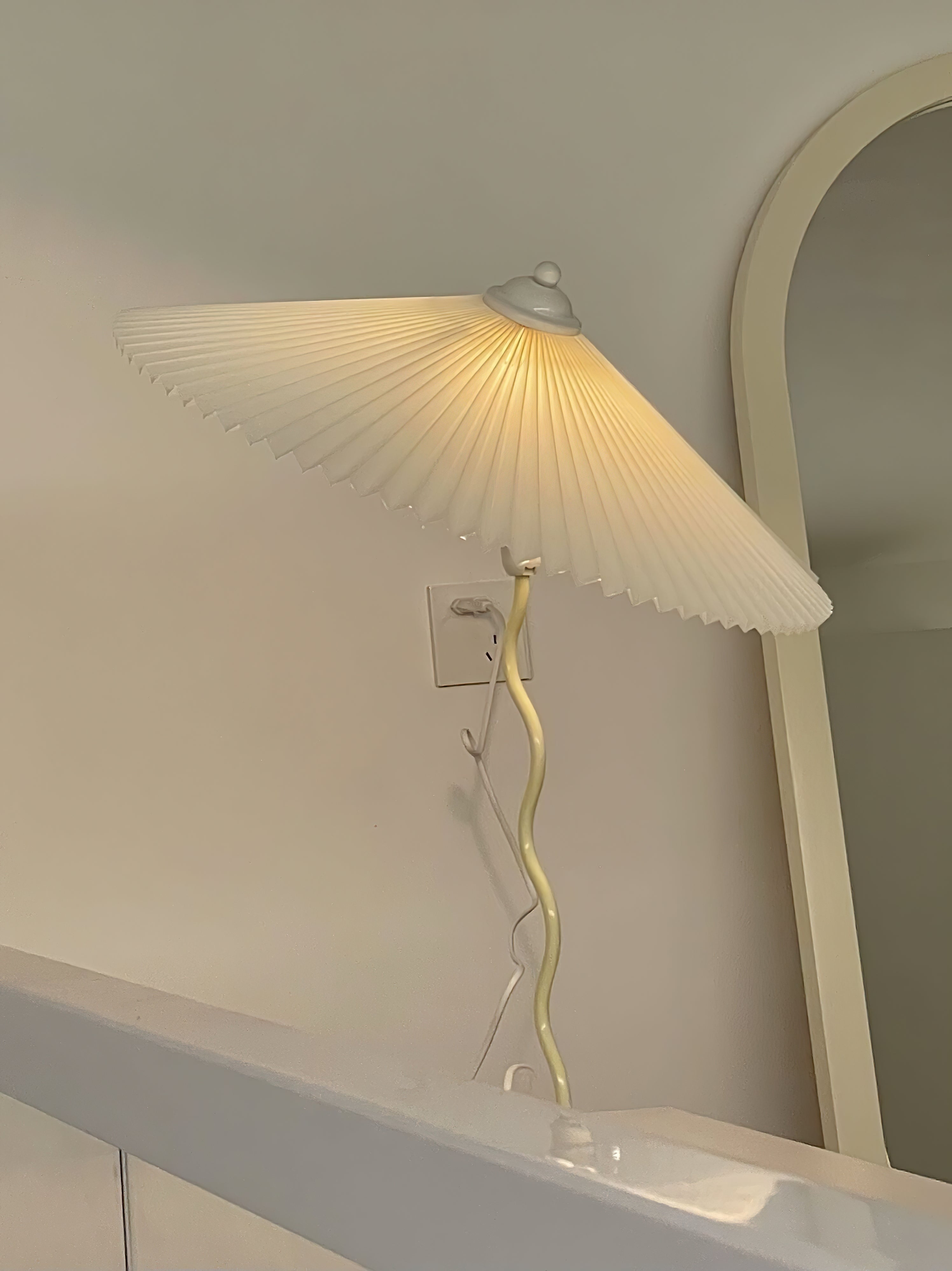 Krenis Fabric Artistic Table Lamp