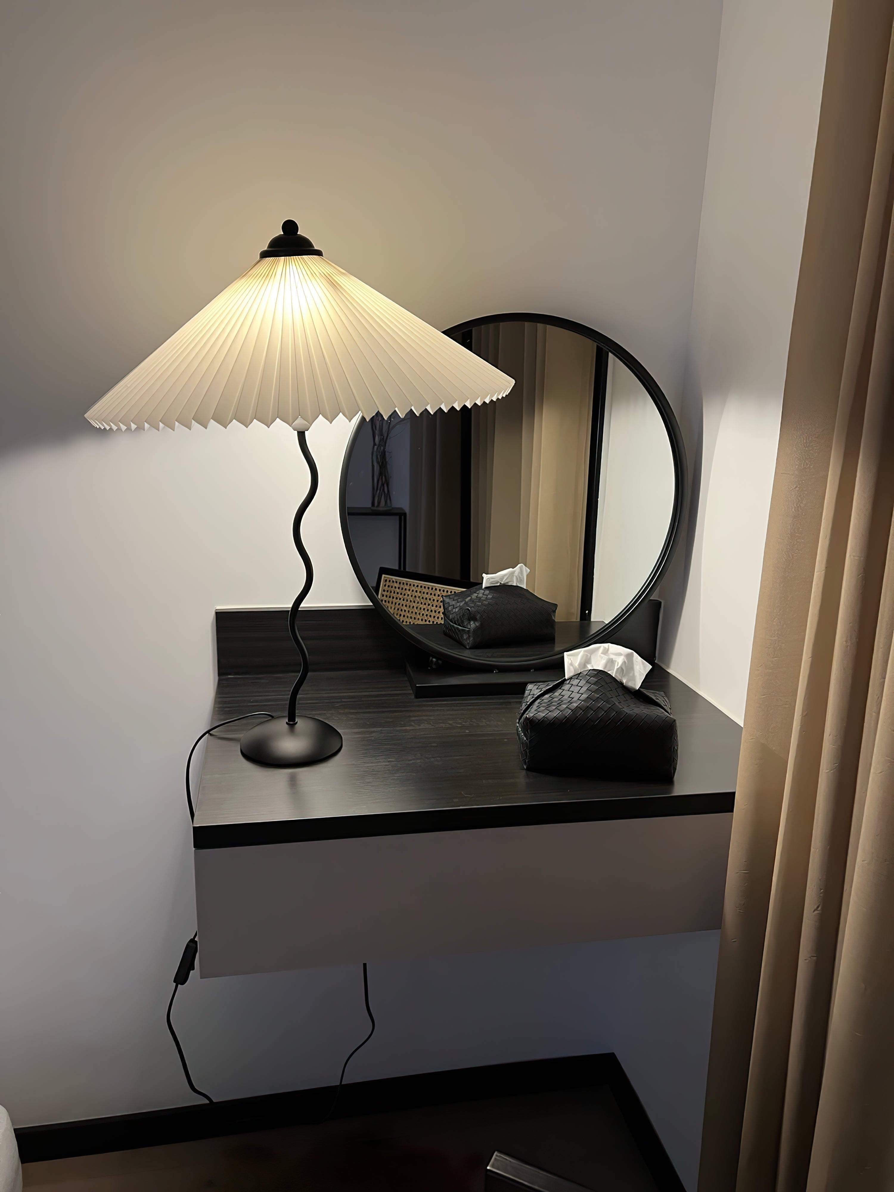 Krenis Fabric Artistic Table Lamp