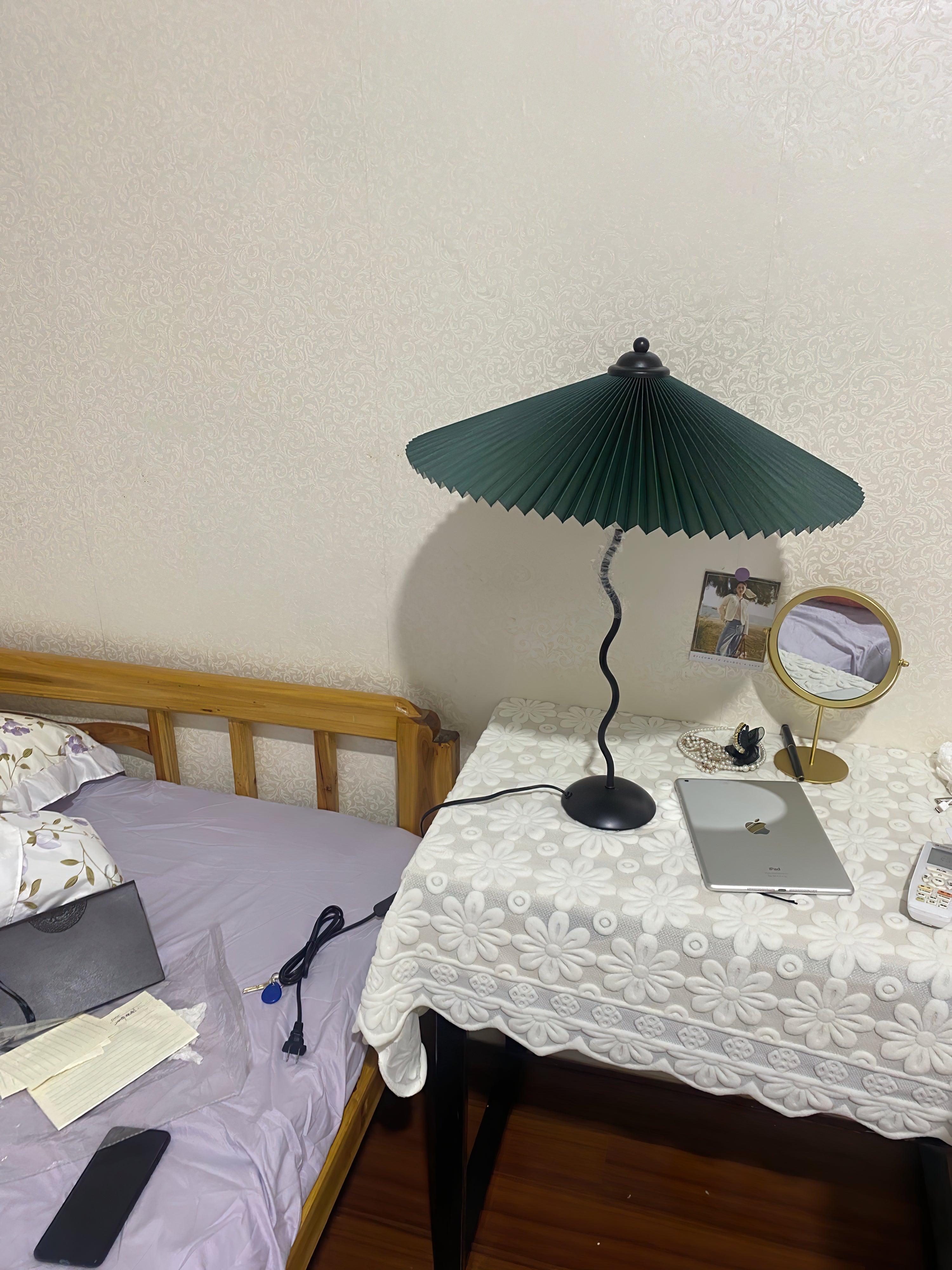 Krenis Fabric Artistic Table Lamp