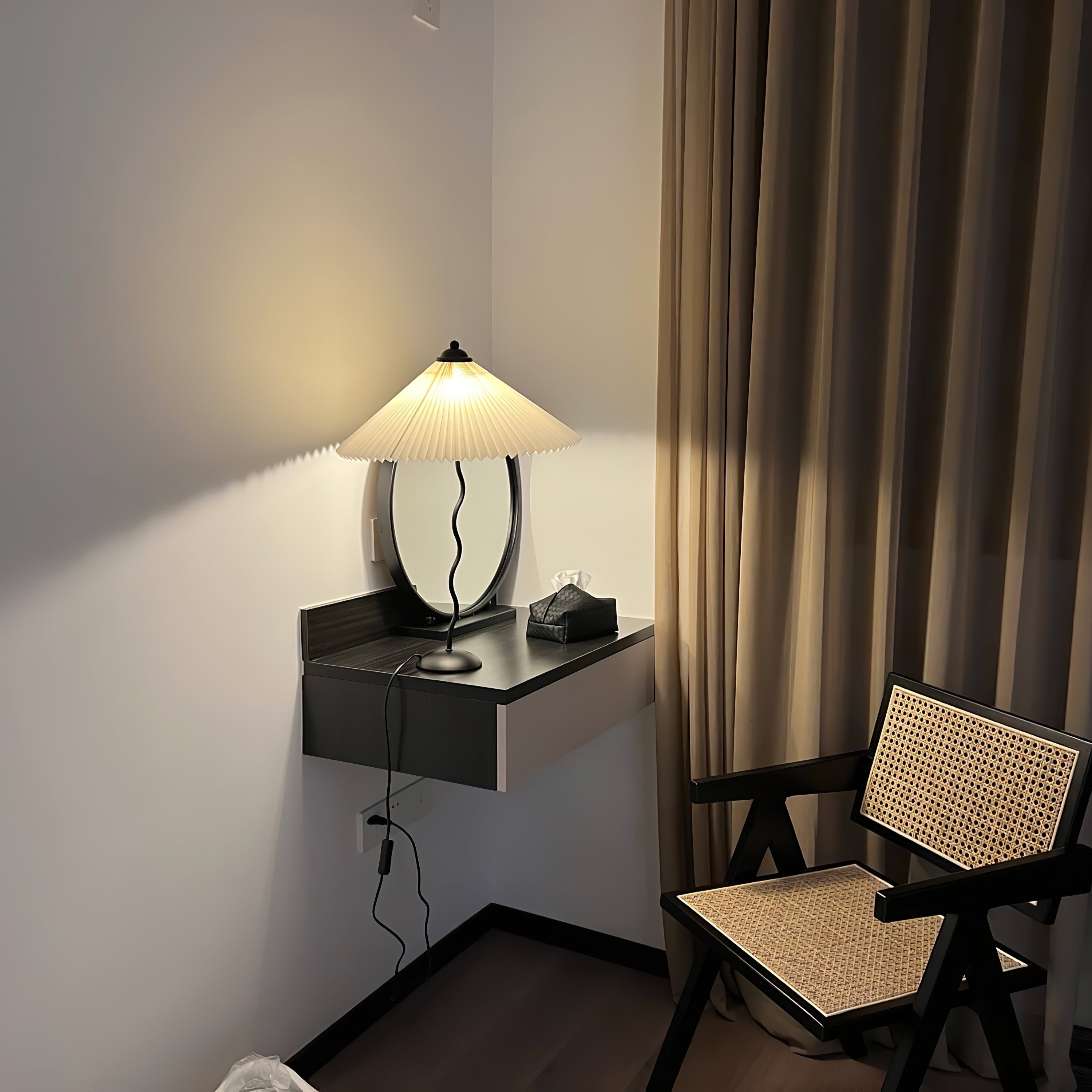 Krenis Fabric Artistic Table Lamp