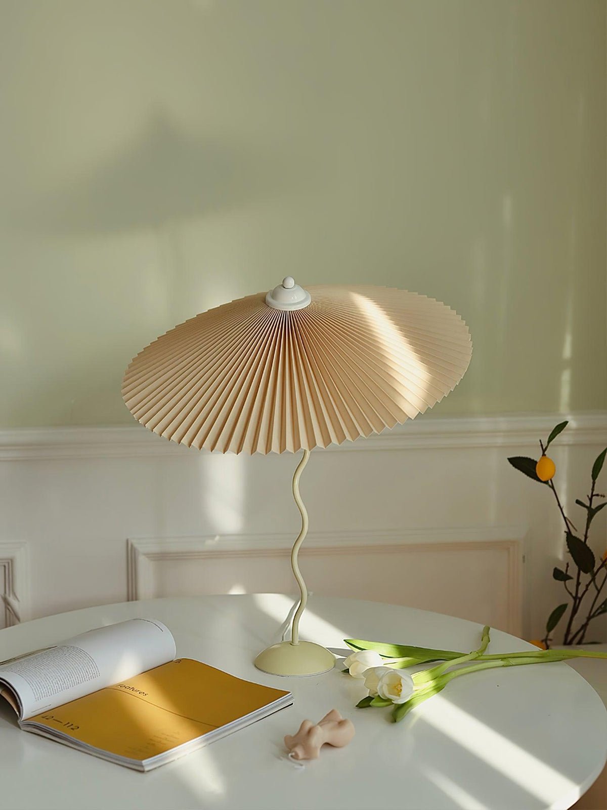 Krenis Fabric Artistic Table Lamp