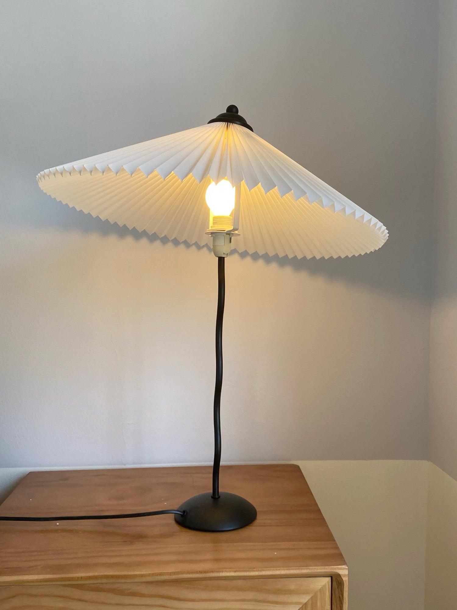 Krenis Fabric Artistic Table Lamp