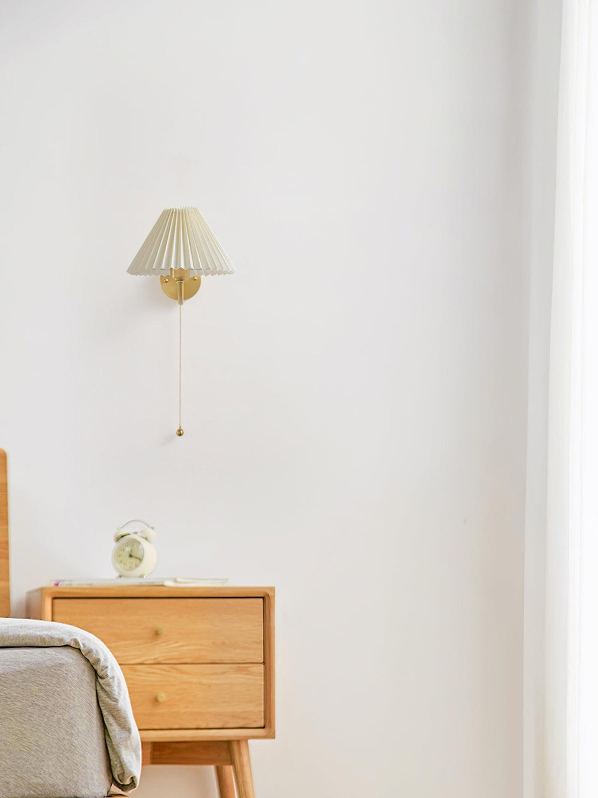 Dovrin Elegance Pleated Brass Fabric Wall Lamp