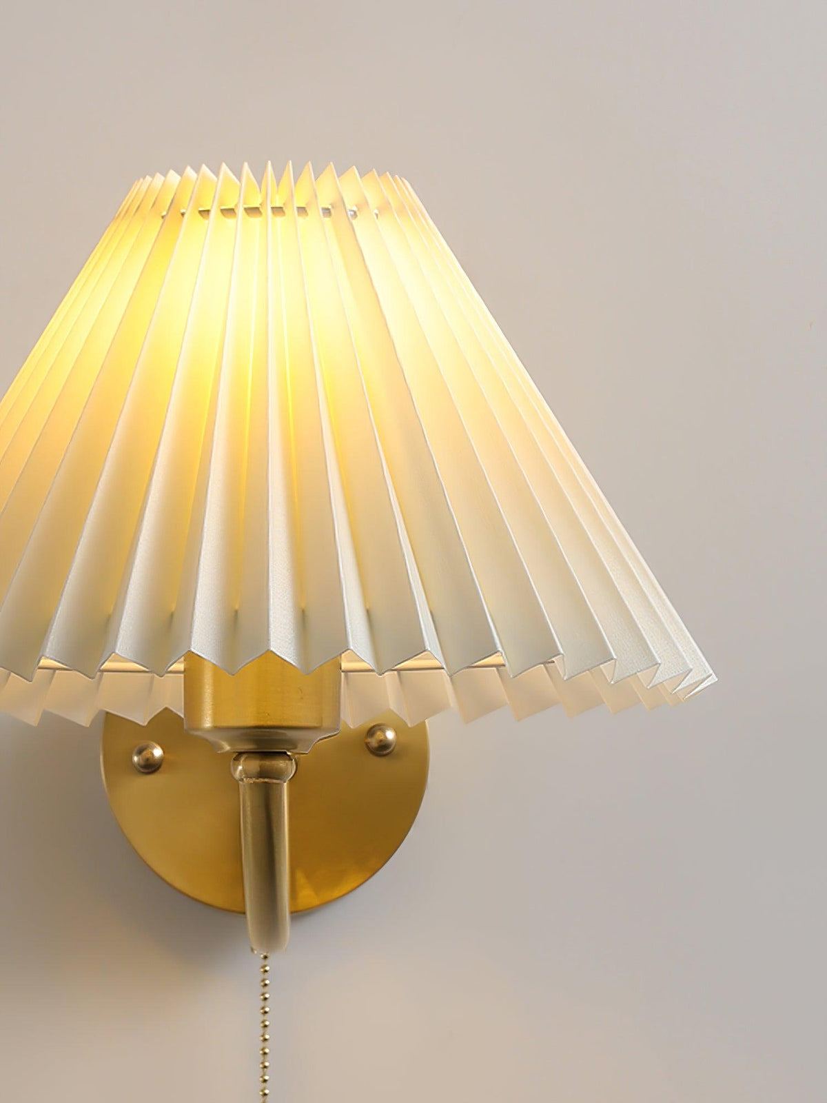 Dovrin Elegance Pleated Brass Fabric Wall Lamp