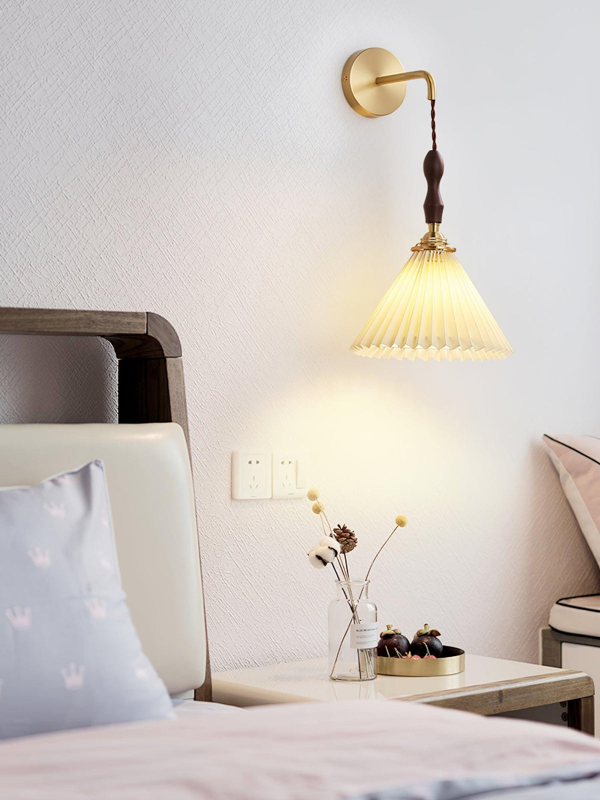 Mordan Premium	Elegance Pleated Walnut Wooden Wall Lamp