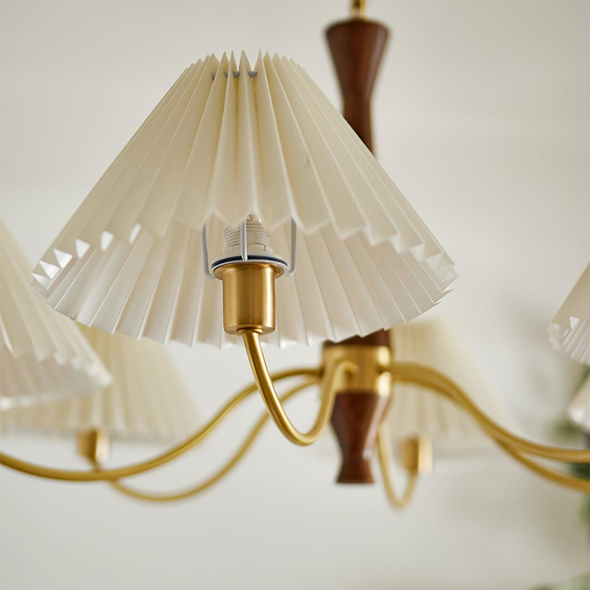 Elaorira Chandelier White Pleated Lampshades