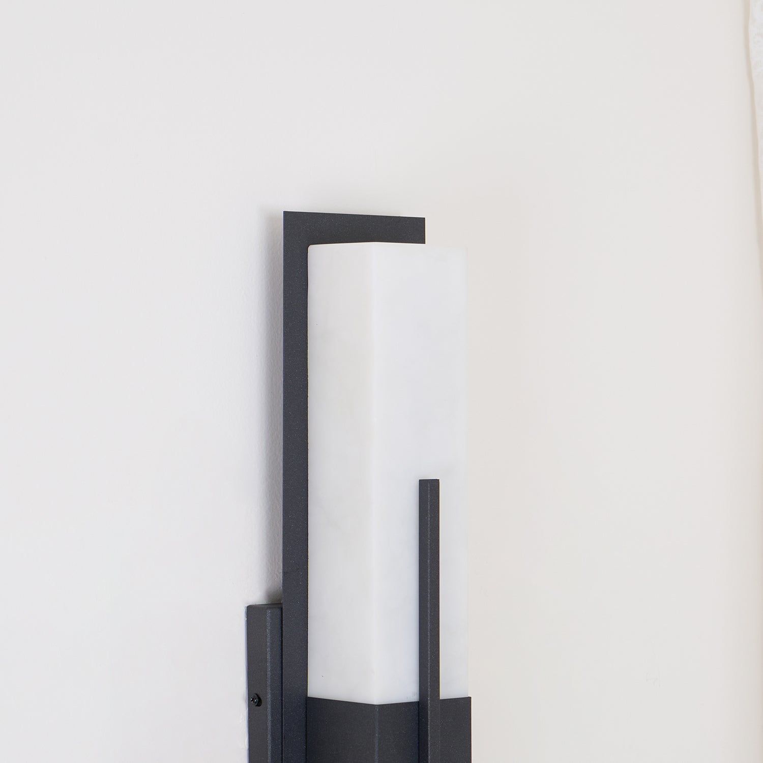 Elarvin Classic Unique Resin Outdoor Wall Light
