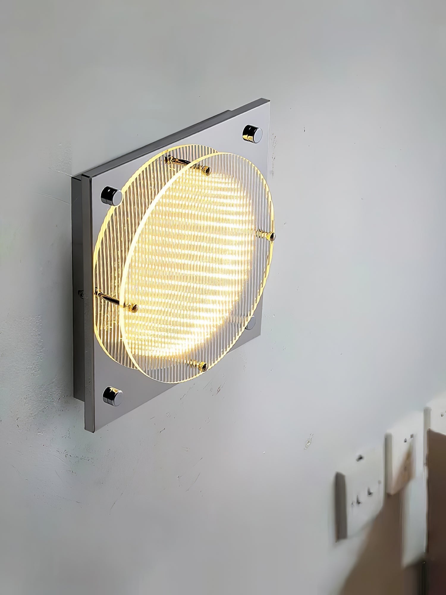Isolora Nordic Art Shield Sconce Wall lamp