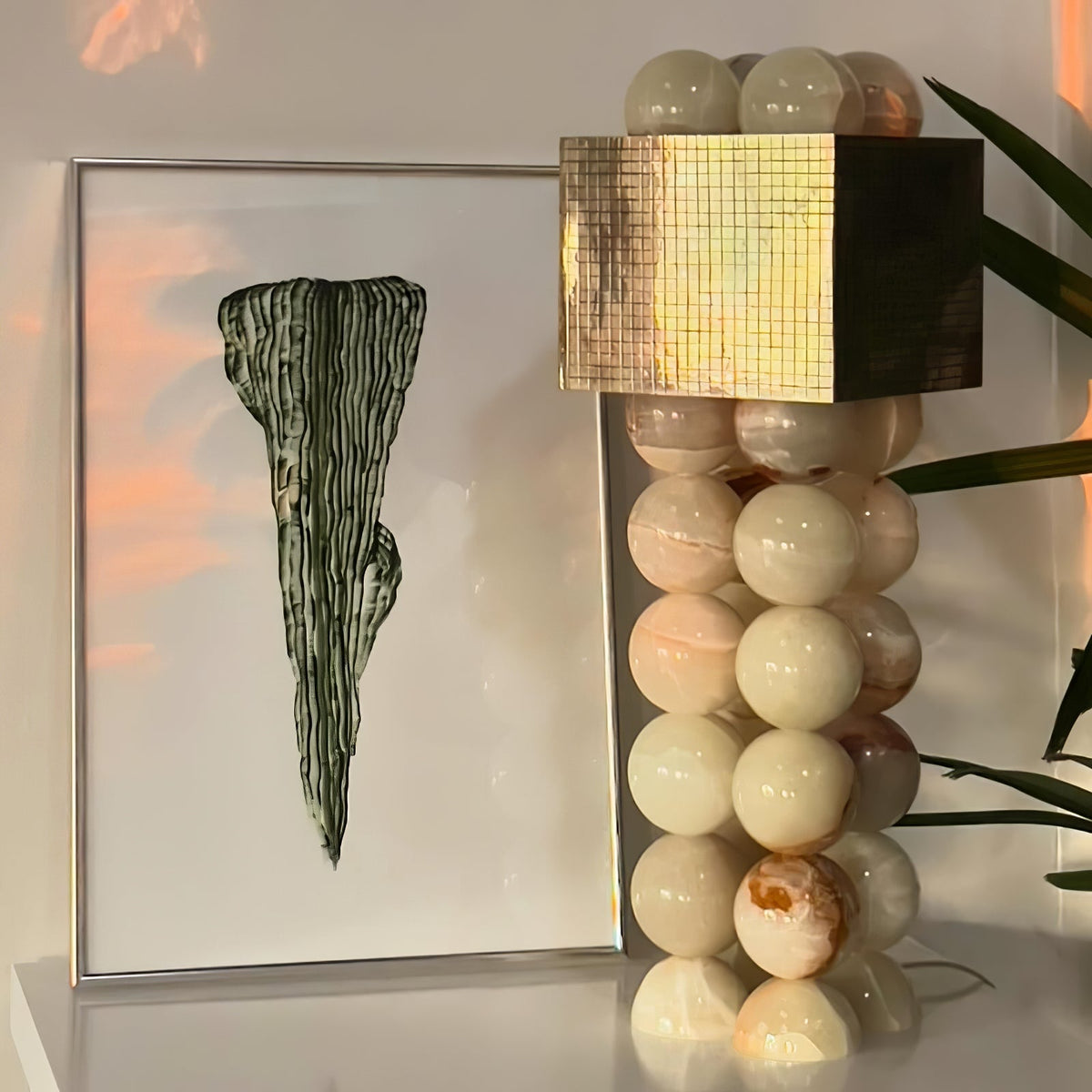 Lumaniella Modern MetallTable Lamp