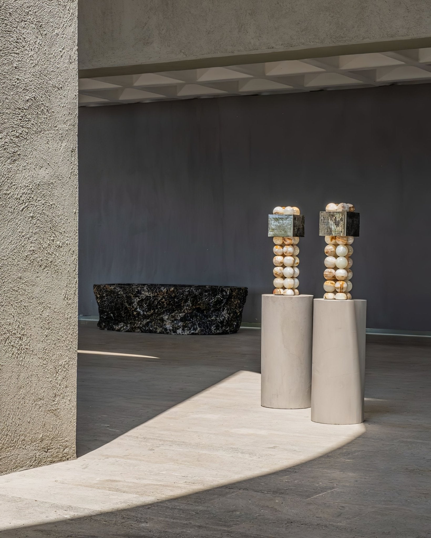 Lumaniella Modern MetallTable Lamp