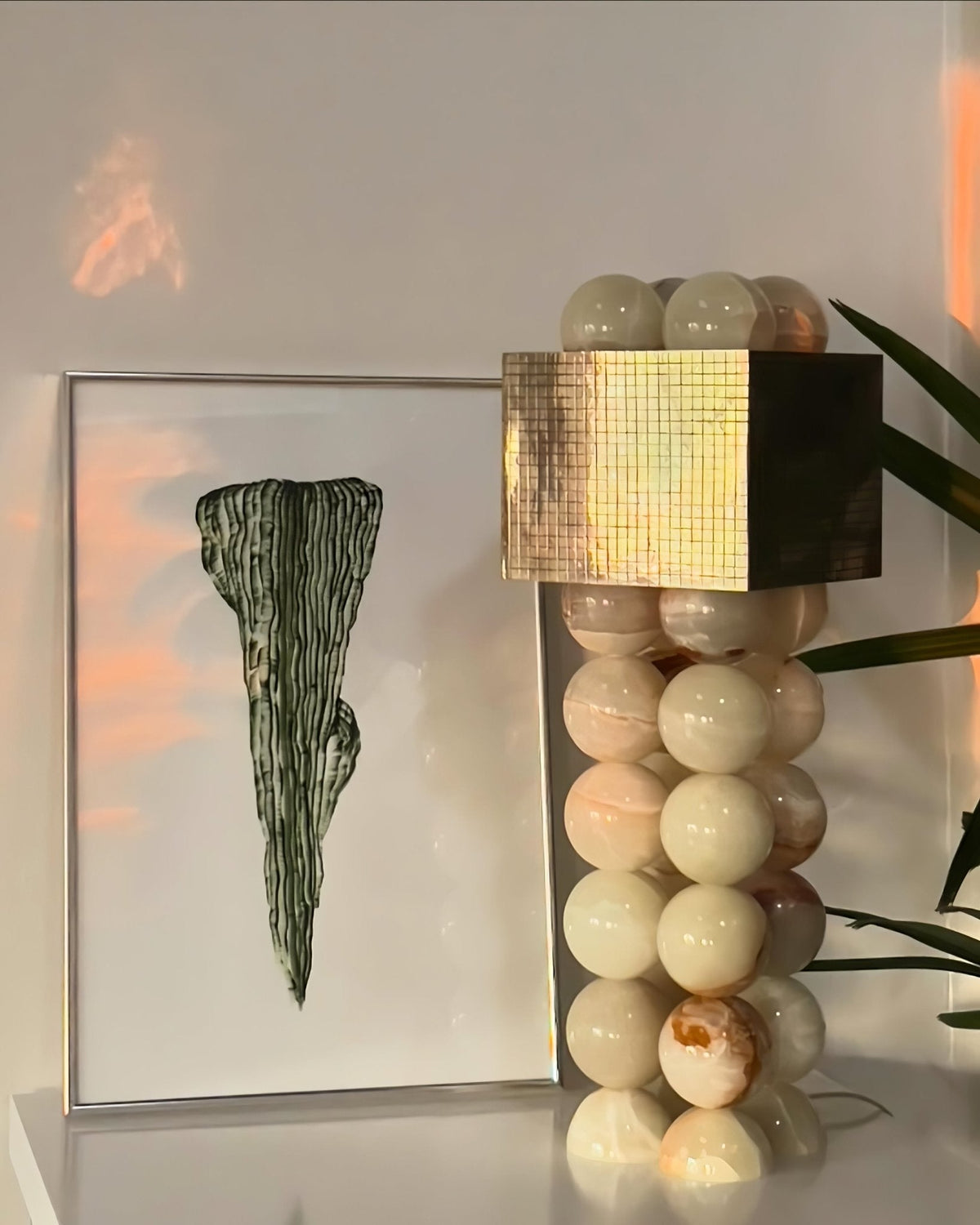 Lumaniella Modern MetallTable Lamp