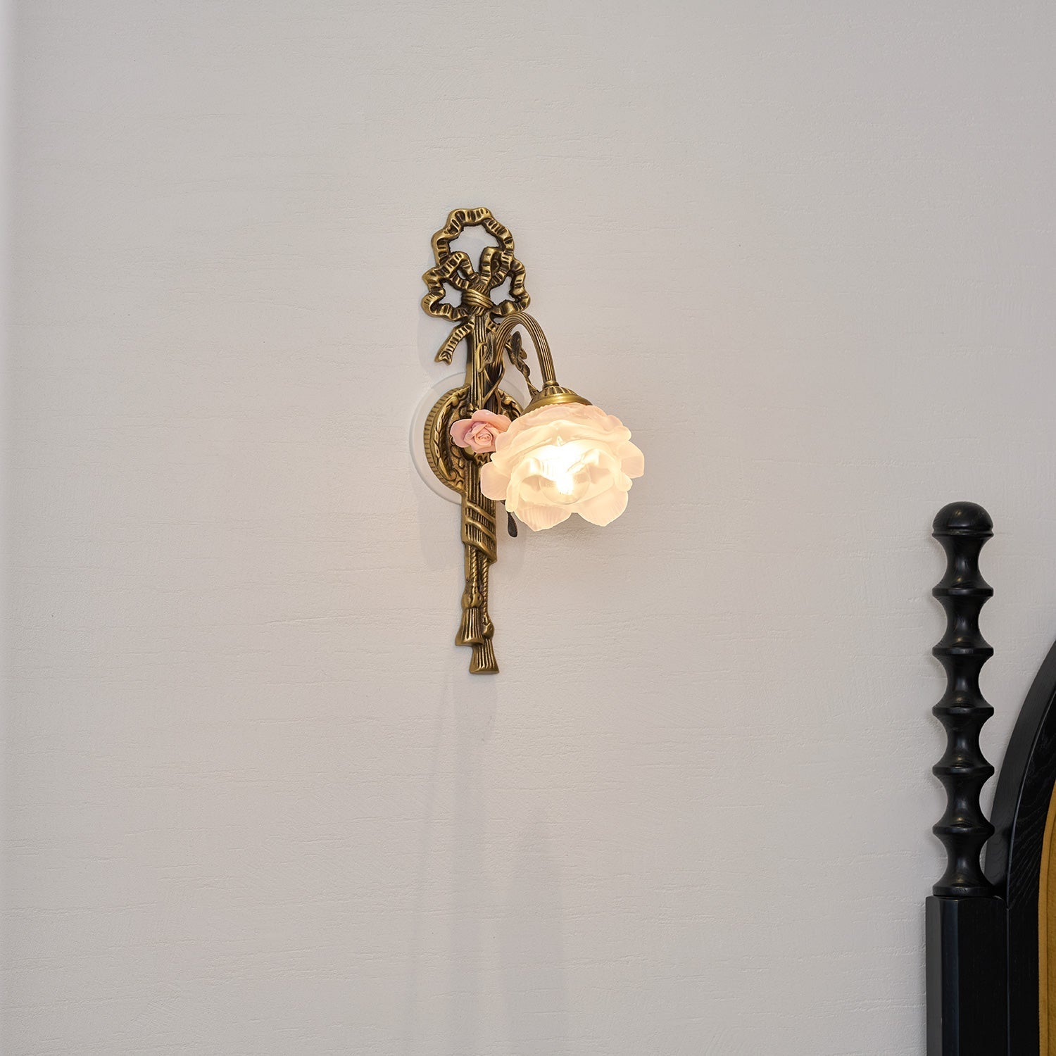 Valmora Wall Lamp
